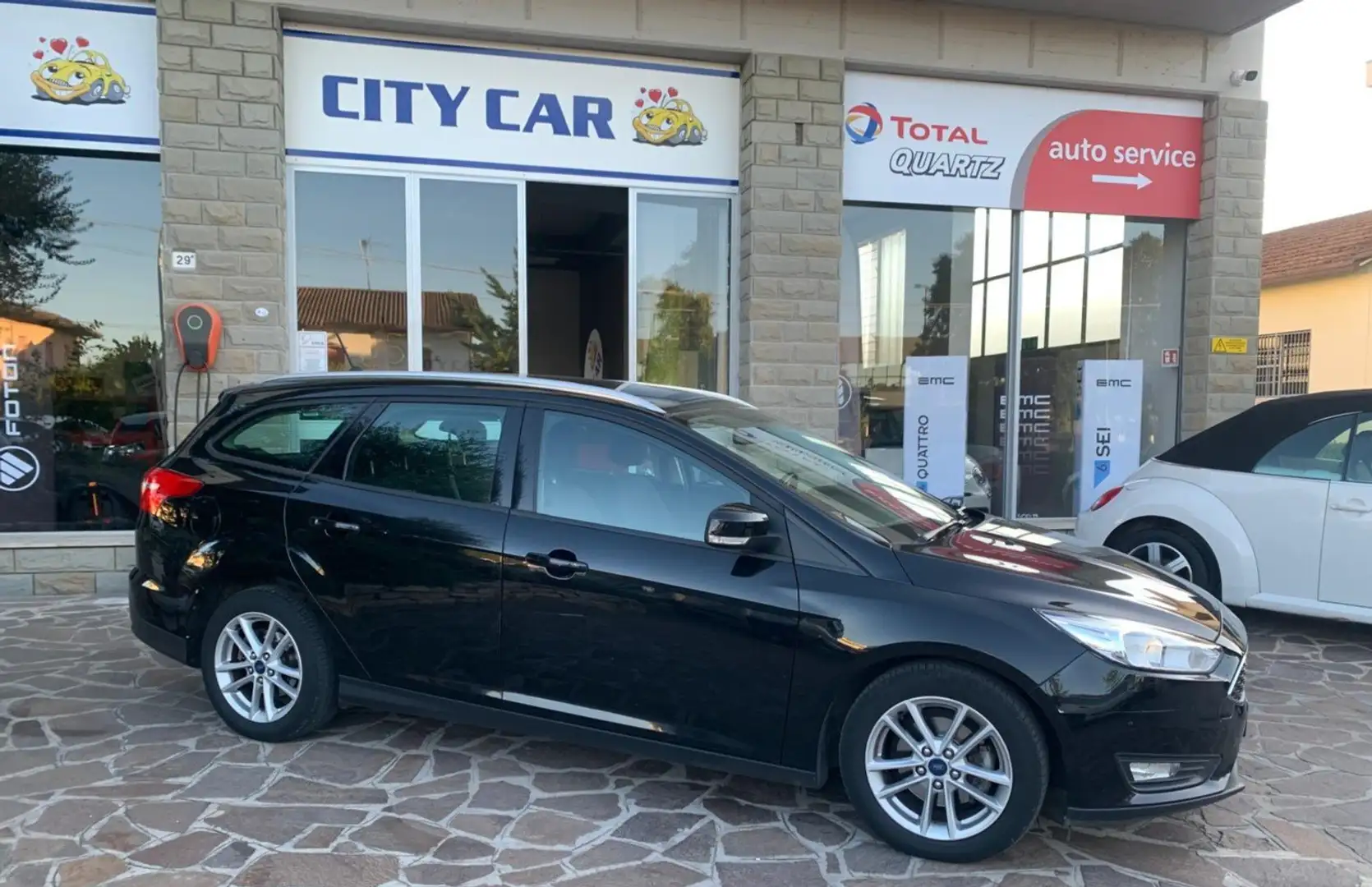 Ford Focus SW 1.5 tdci Plus Schwarz - 2