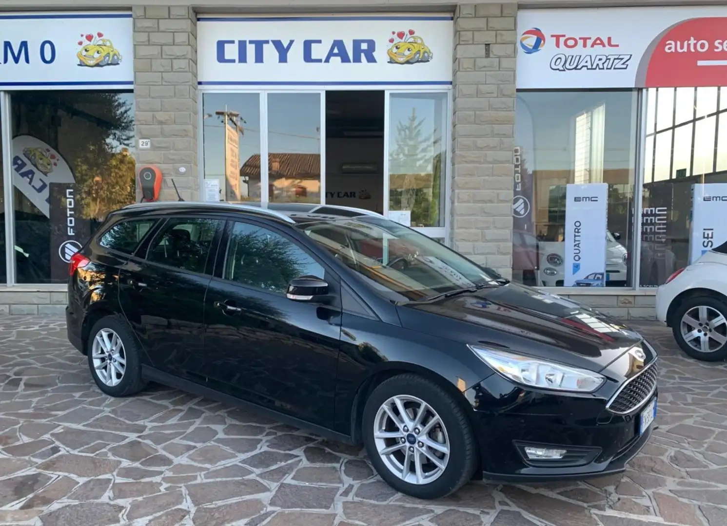 Ford Focus SW 1.5 tdci Plus Schwarz - 1