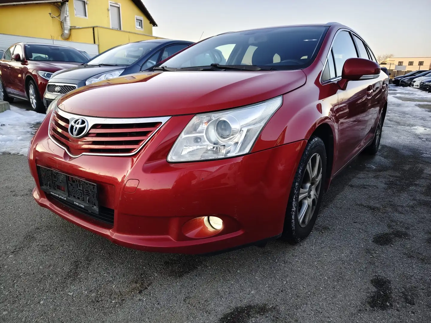 Toyota Avensis Basis Rot - 1