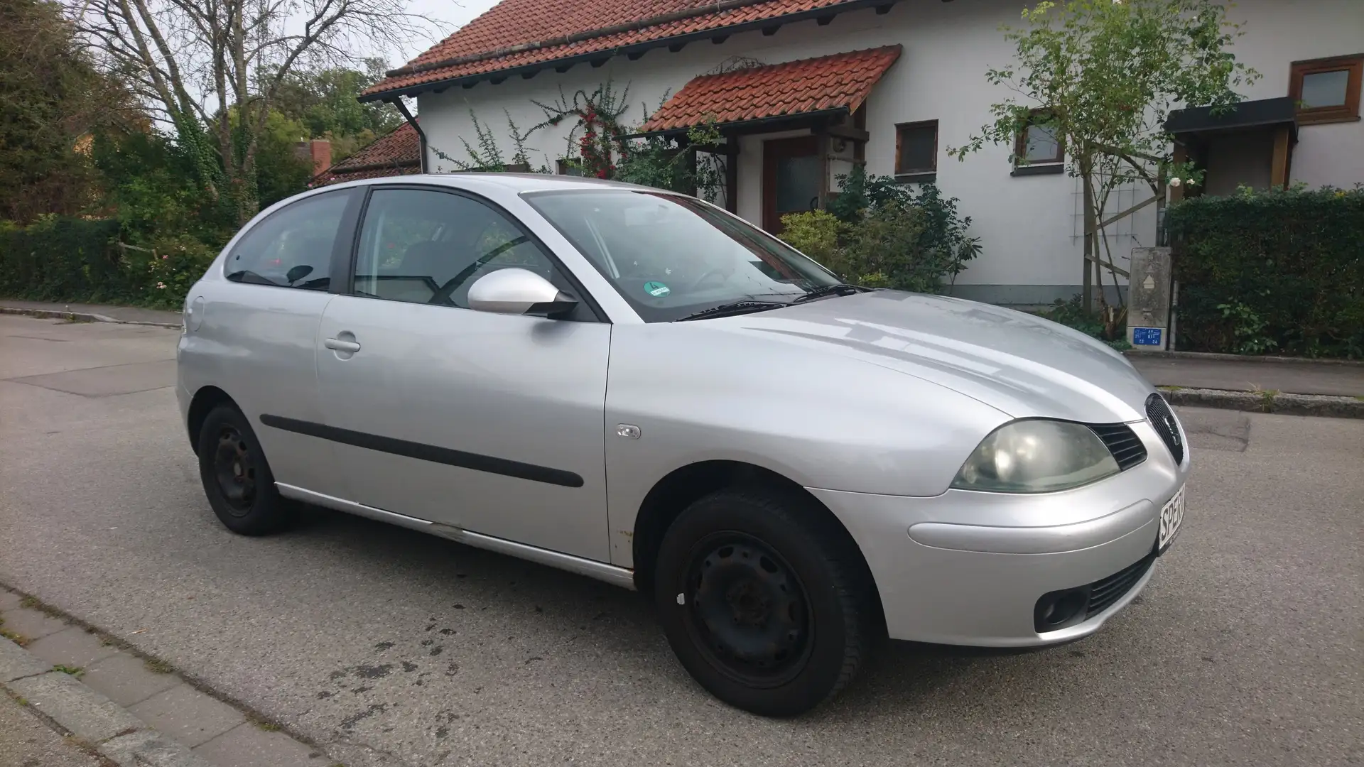 SEAT Ibiza 1,4i Signo Automatik 4AB ABS Срібний - 2