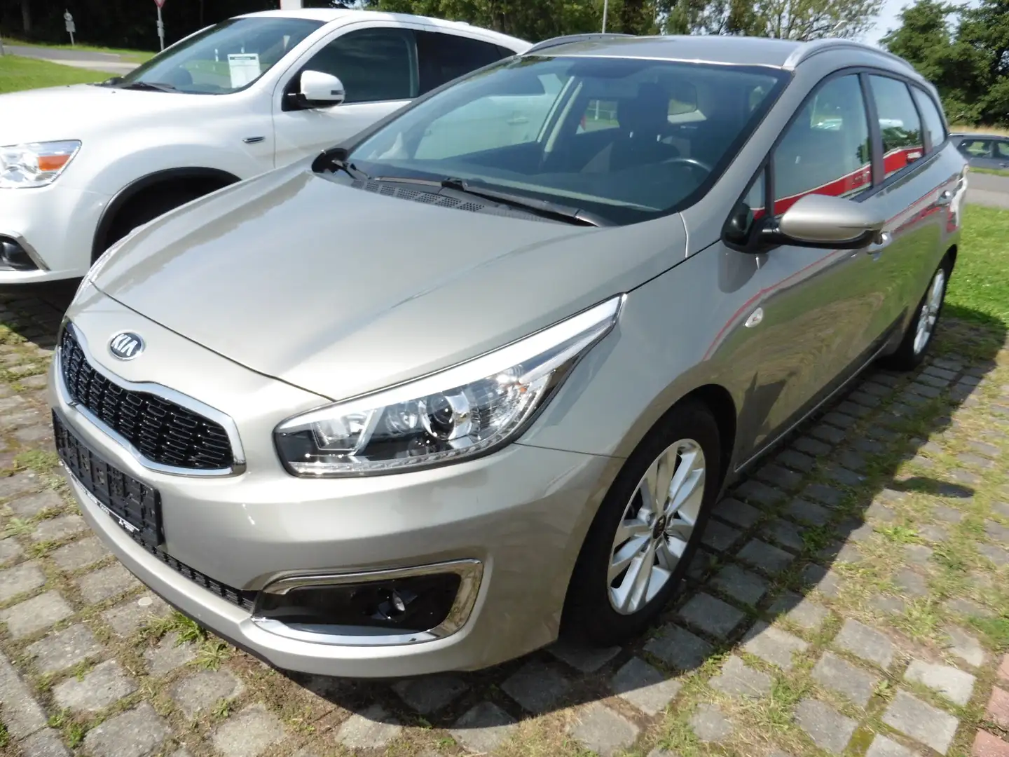 Kia Ceed SW / cee'd SW 1.0 T-GDI ISG Vision Silber - 1