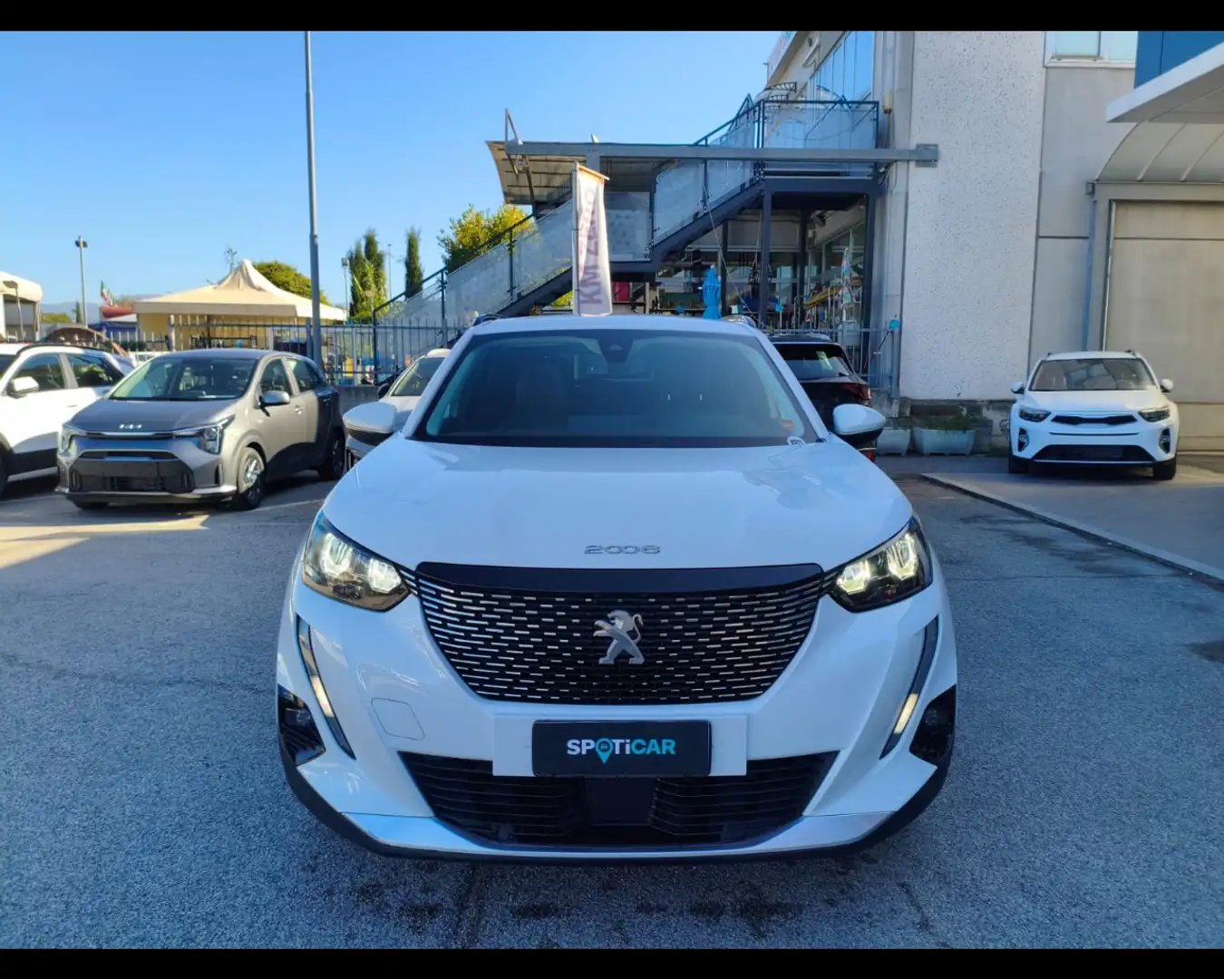 Peugeot 2008 1.2 PureTech Allure Pack Wit - 2