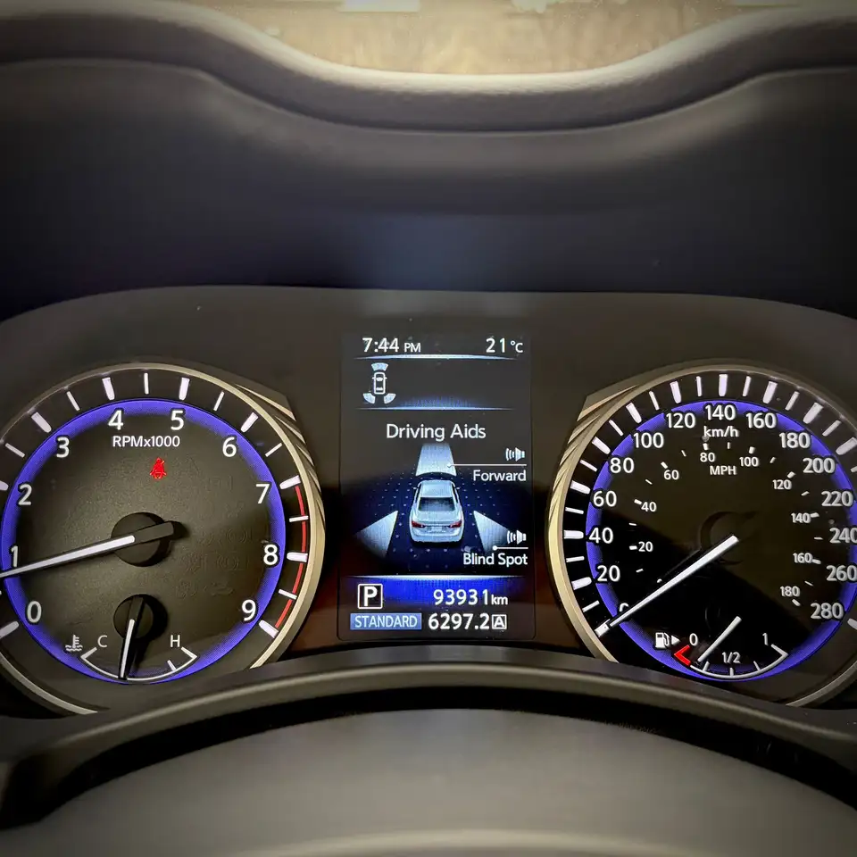 Infiniti Q50 снимка Infiniti Q50