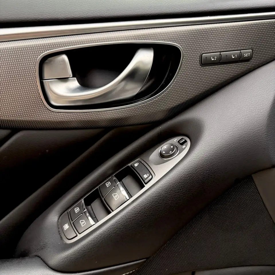 Infiniti Q50 снимка Infiniti Q50