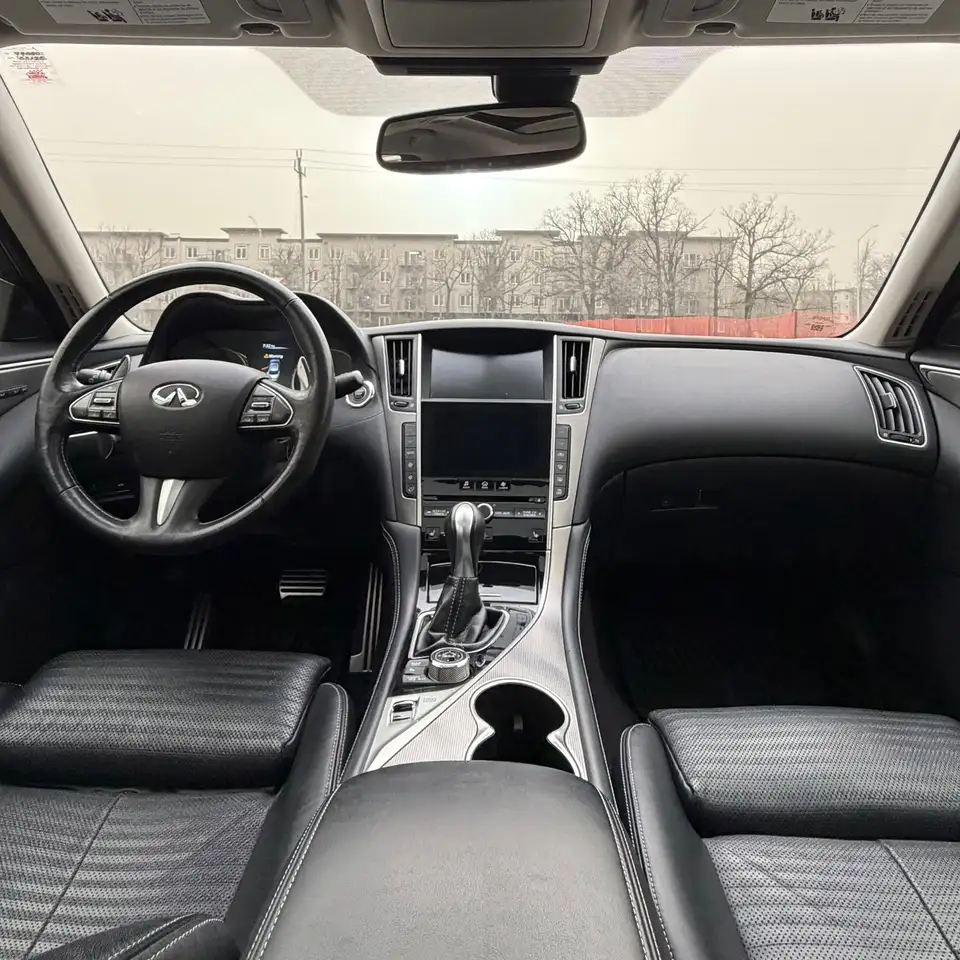 Infiniti Q50 снимка Infiniti Q50