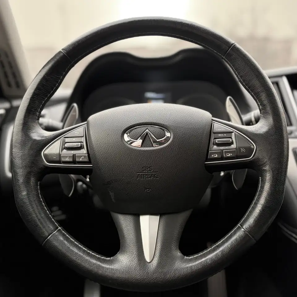 Infiniti Q50 снимка Infiniti Q50