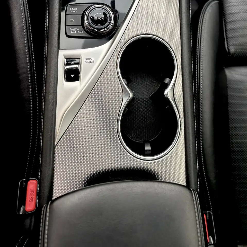 Infiniti Q50 снимка Infiniti Q50