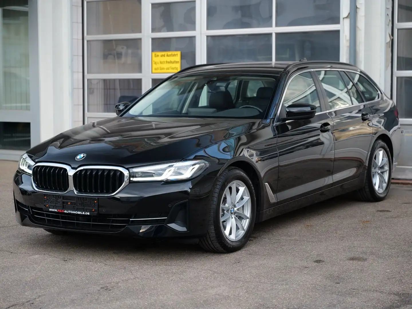 BMW 530 d Touring LEDER+LIVE PRO+DRIVING ASSIST+aLED Schwarz - 2