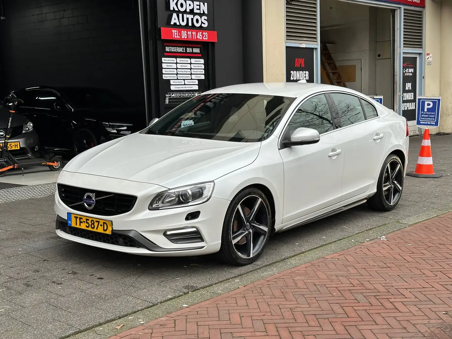 Volvo S60 2.0 D5 Summum Aut Leer Navi Clima Weiß - 1