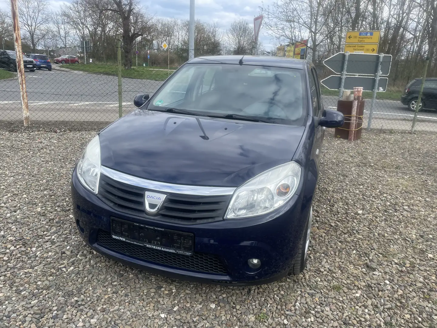 Dacia Sandero 1.2 16V Ambiance Schwarz - 1