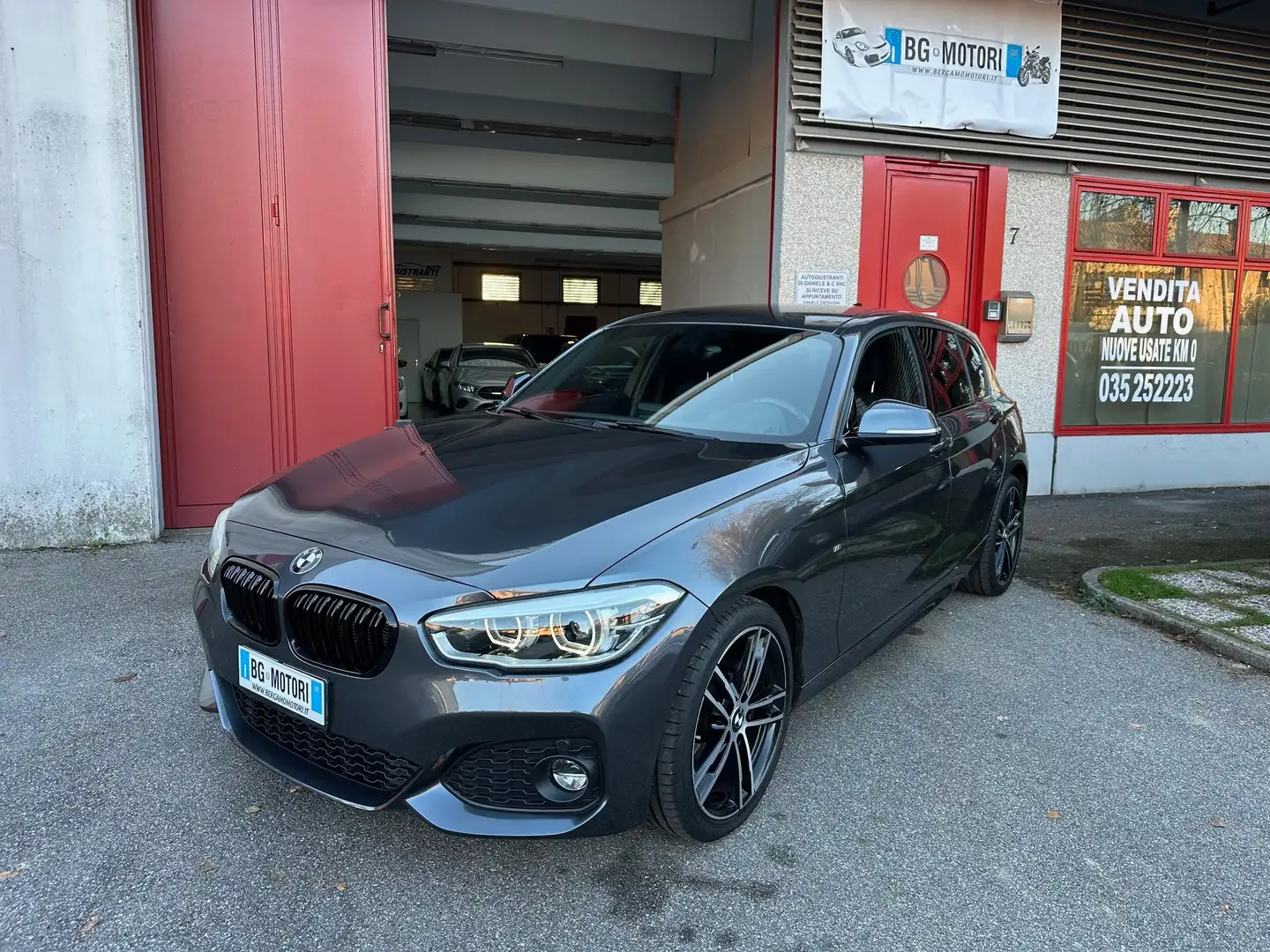 BMW 116 Serie 1 116d Msport 5p GARANZIA PERMUTE Gris - 1