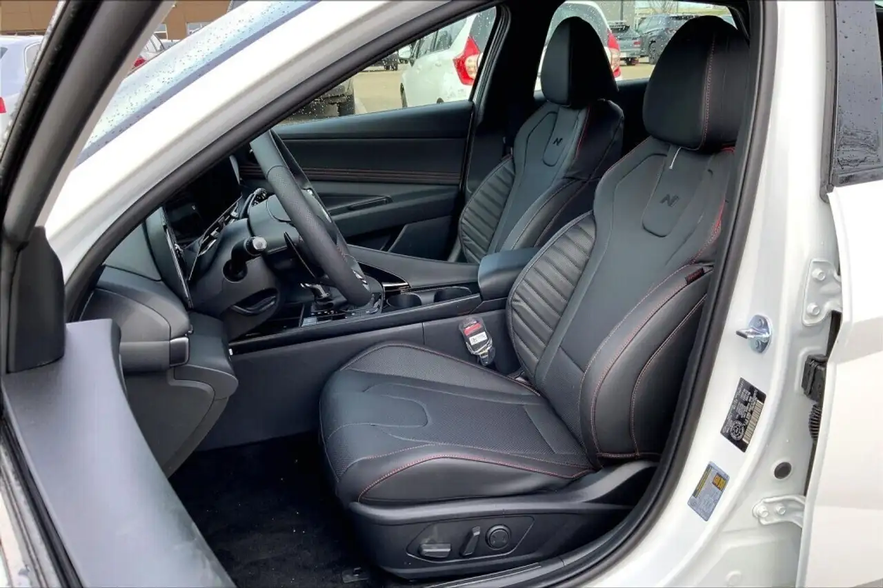 Hyundai ELANTRA снимка Hyundai ELANTRA