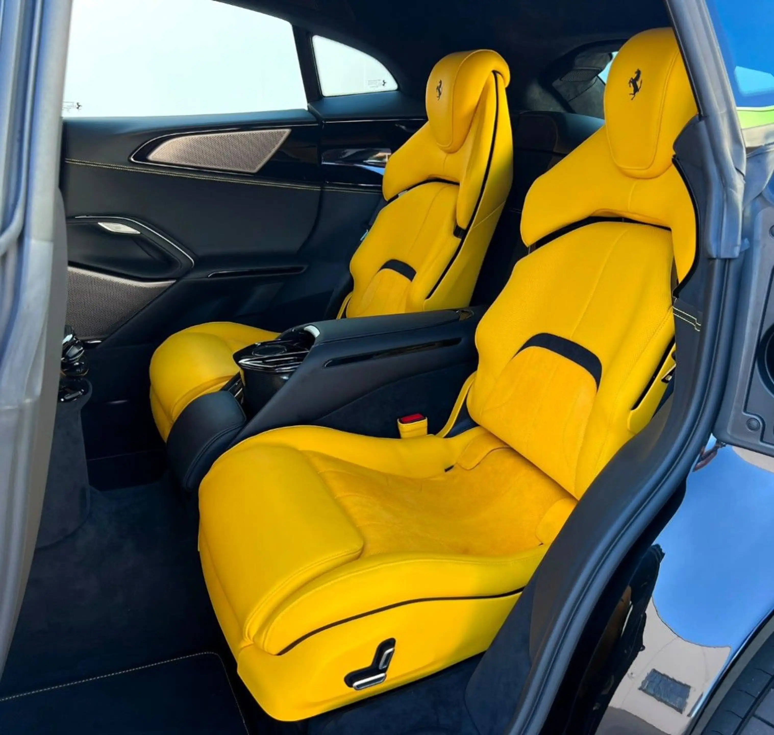 Ferrari Purosangue °Full Carbon°Liftsystem°Panorama° — photo 11