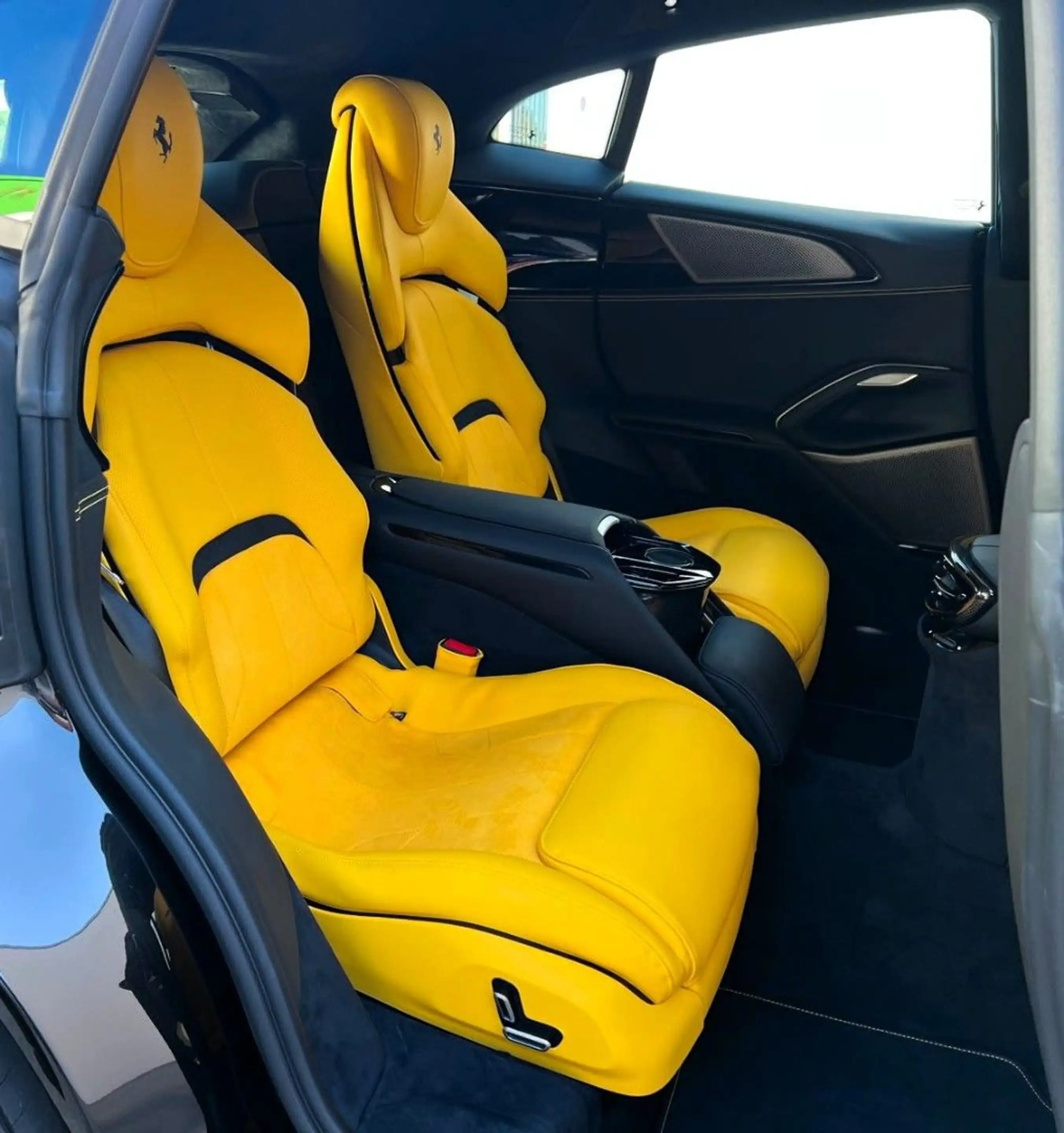Ferrari Purosangue °Full Carbon°Liftsystem°Panorama° — photo 14
