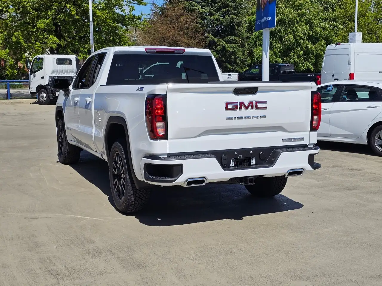 GMC Sierra 1500 снимка GMC Sierra 1500