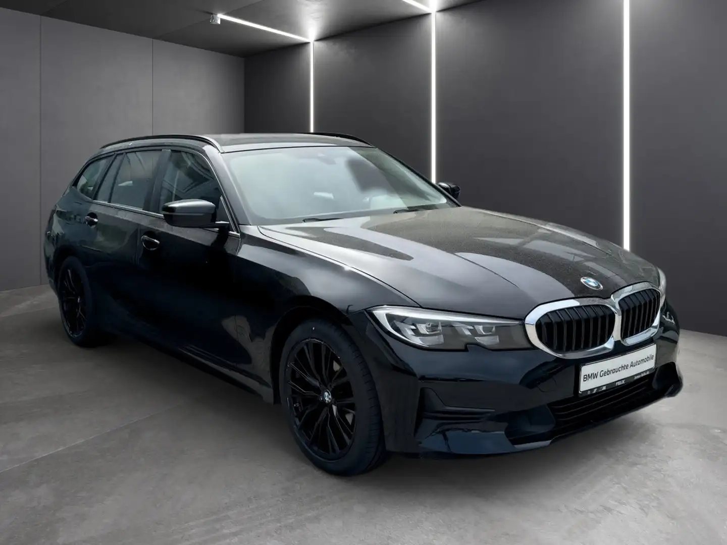 BMW 320 i Touring Advantage+LIVE COCKPIT PLUS+AUTOMATIK+FL Black - 2