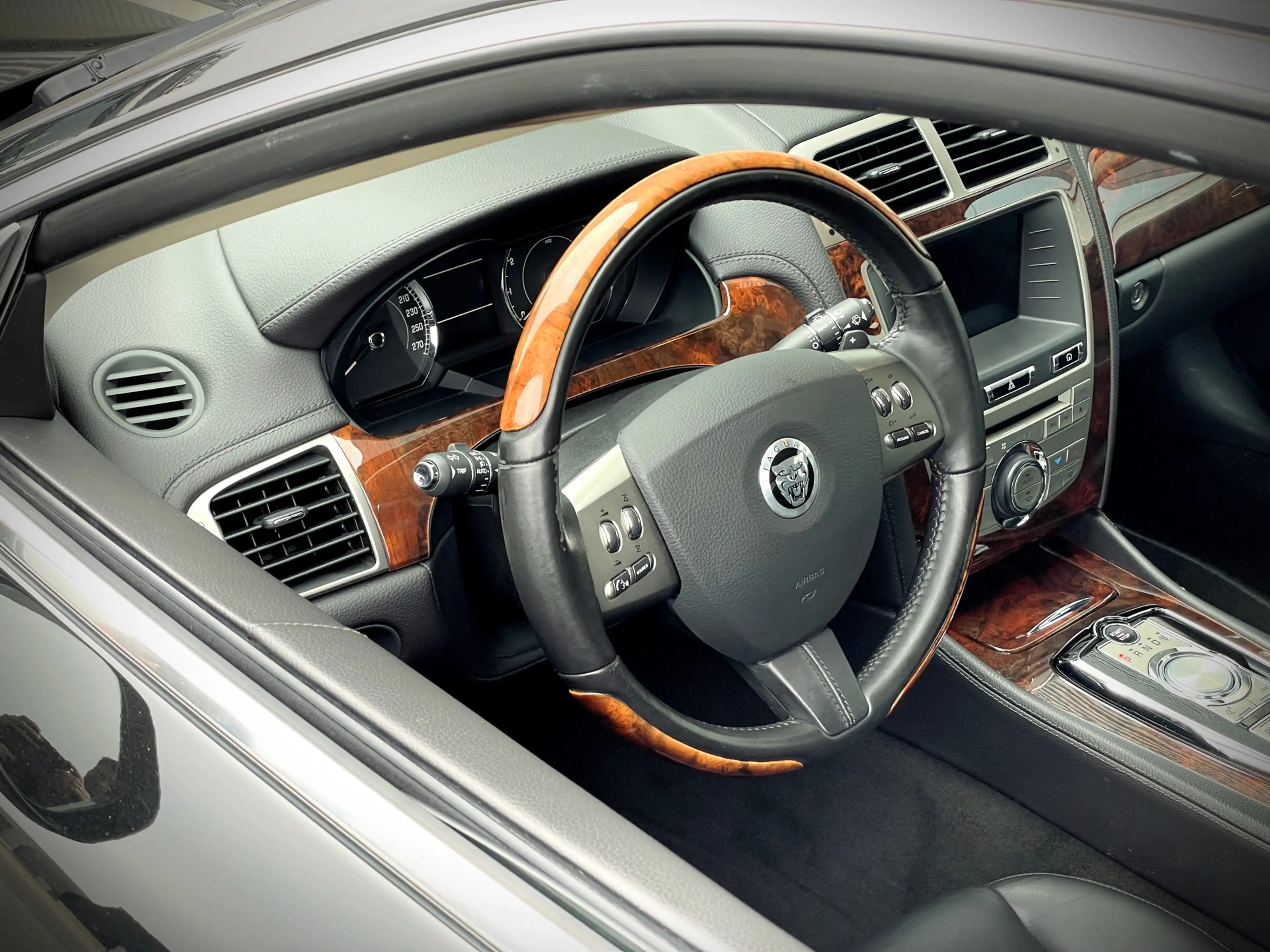 Jaguar XK 5.0 V8 Coupé / FULL SERVICE FILE / XK SPECIALIST — photo 5