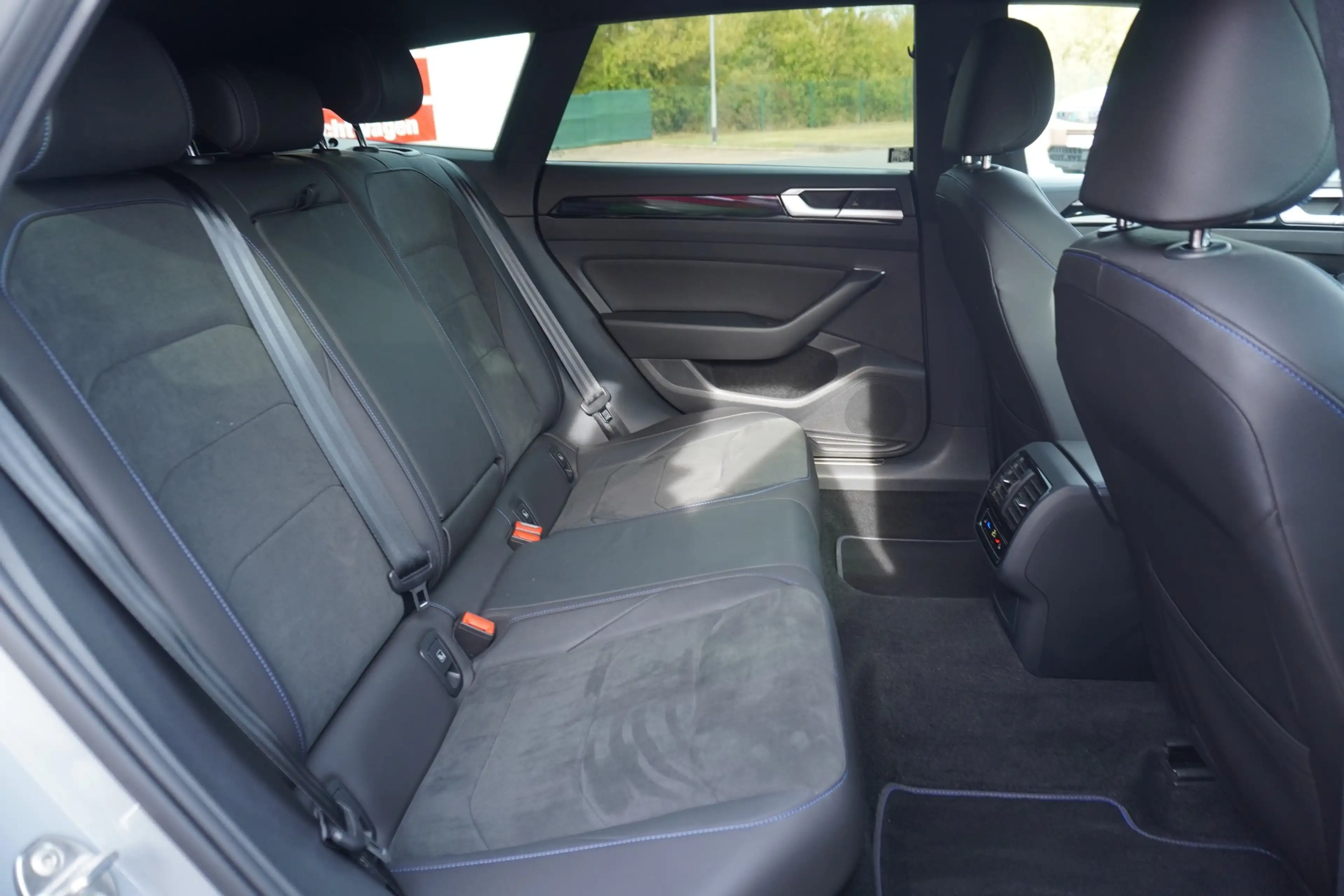 Volkswagen Arteon Shooting Brake 2.0 R 4Motion LED Navi ACC — photo 17