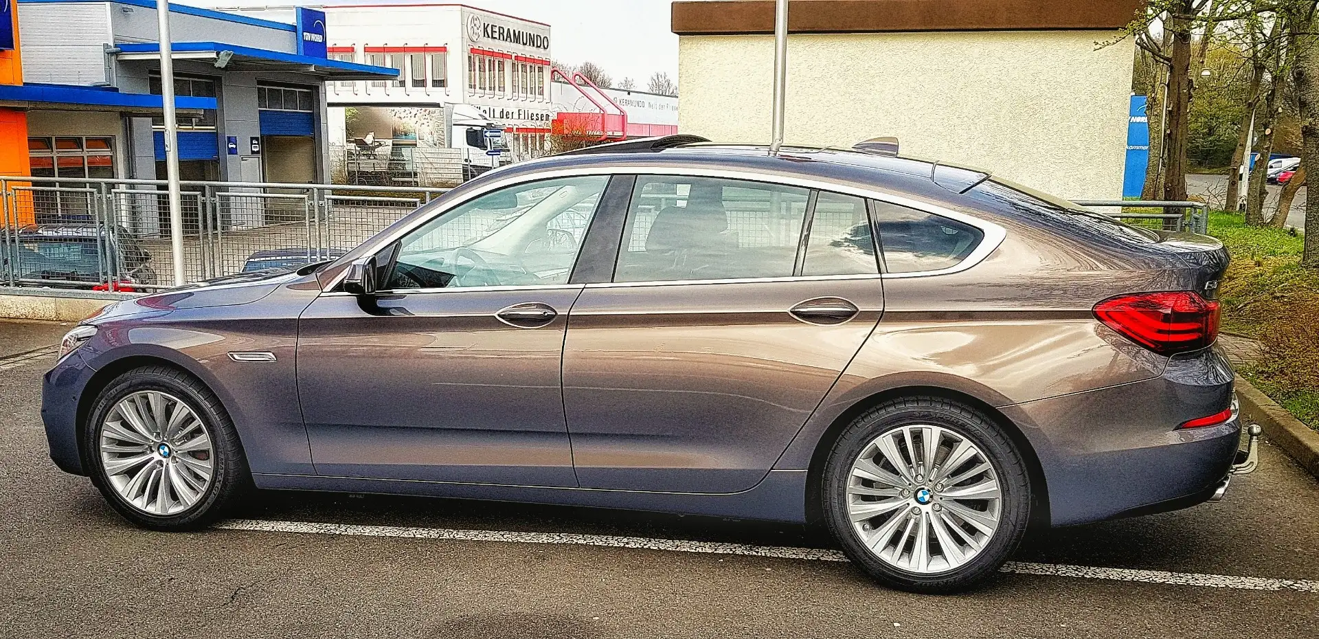 BMW 530 530d Gran Turismo Luxury 360⁰ Soft-Close Bronze - 1