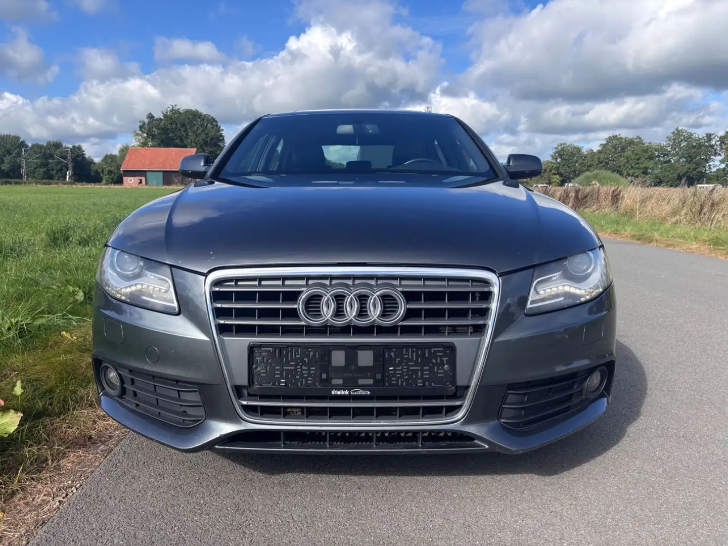 Audi A4 Lim. 2,0i S line Sportpaket / plus-Xenon-Dach Grau - 2