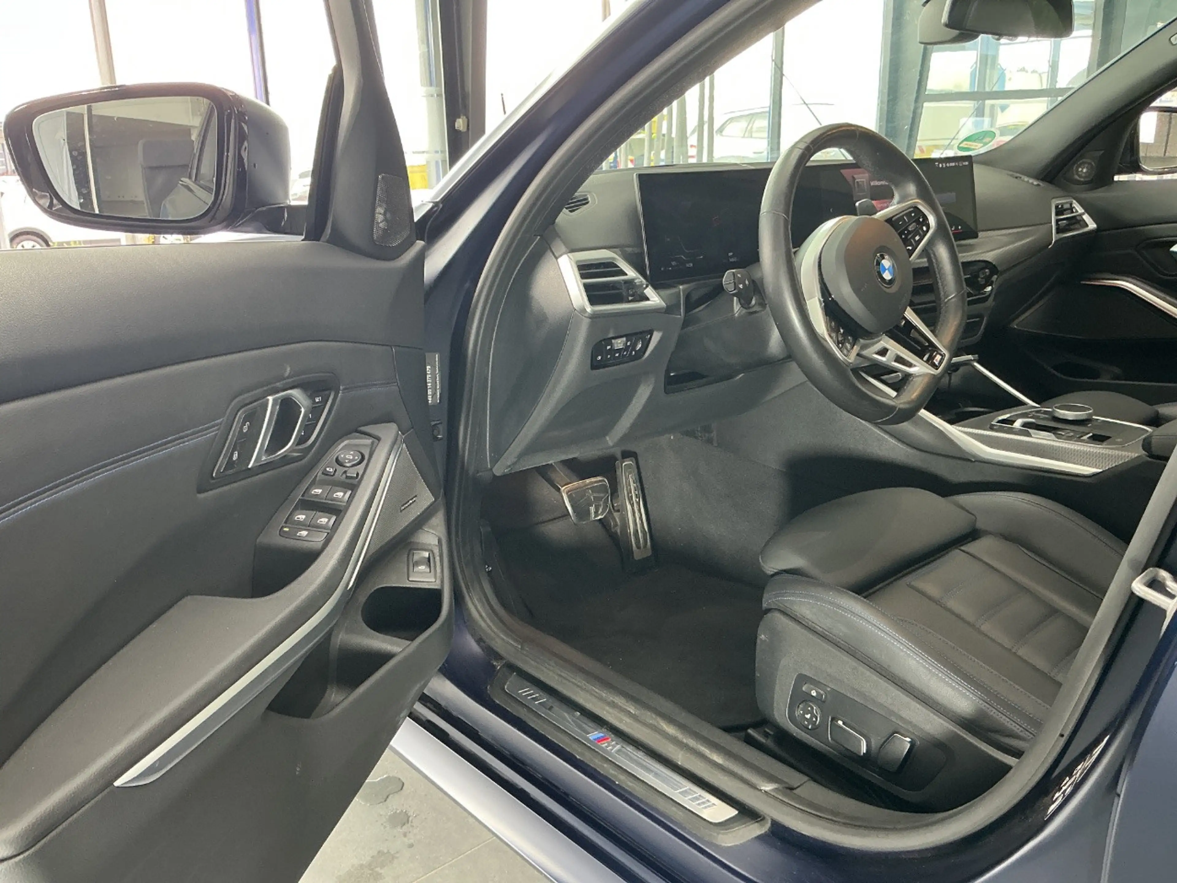 BMW 320 d xDrive M Sport PRO AHK/MMRY/PANO/HUD/360°/19" — photo 8