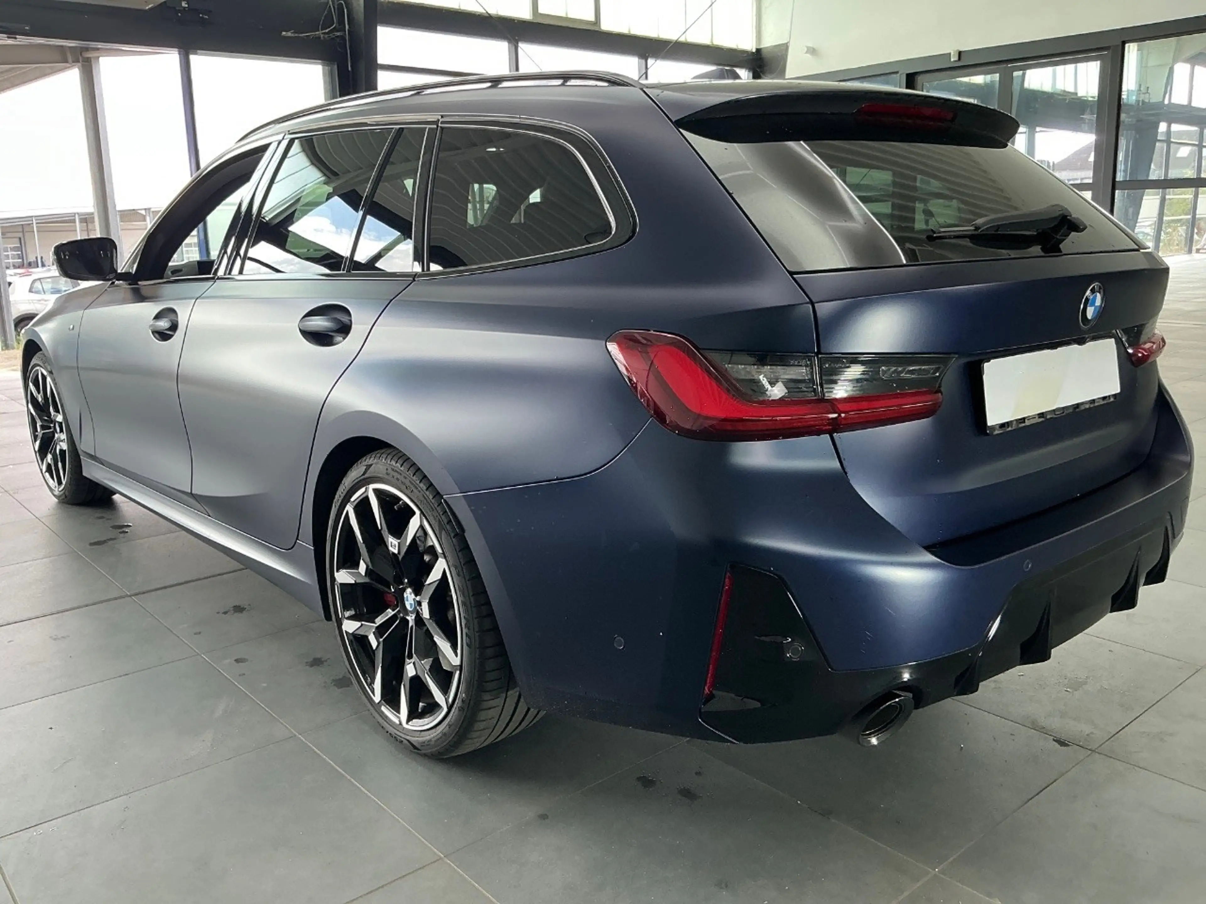 BMW 320 d xDrive M Sport PRO AHK/MMRY/PANO/HUD/360°/19" — photo 2