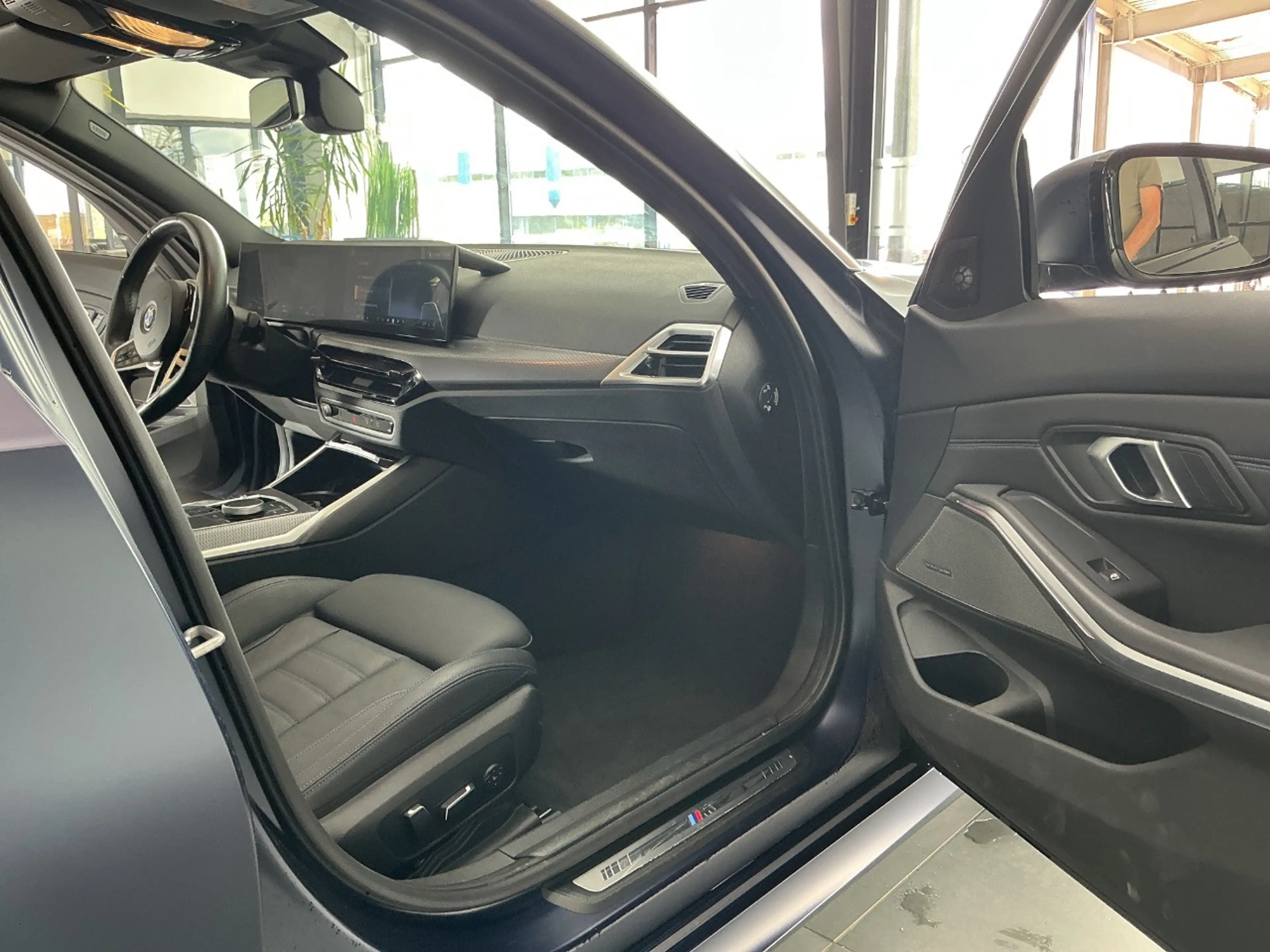 BMW 320 d xDrive M Sport PRO AHK/MMRY/PANO/HUD/360°/19" — photo 14