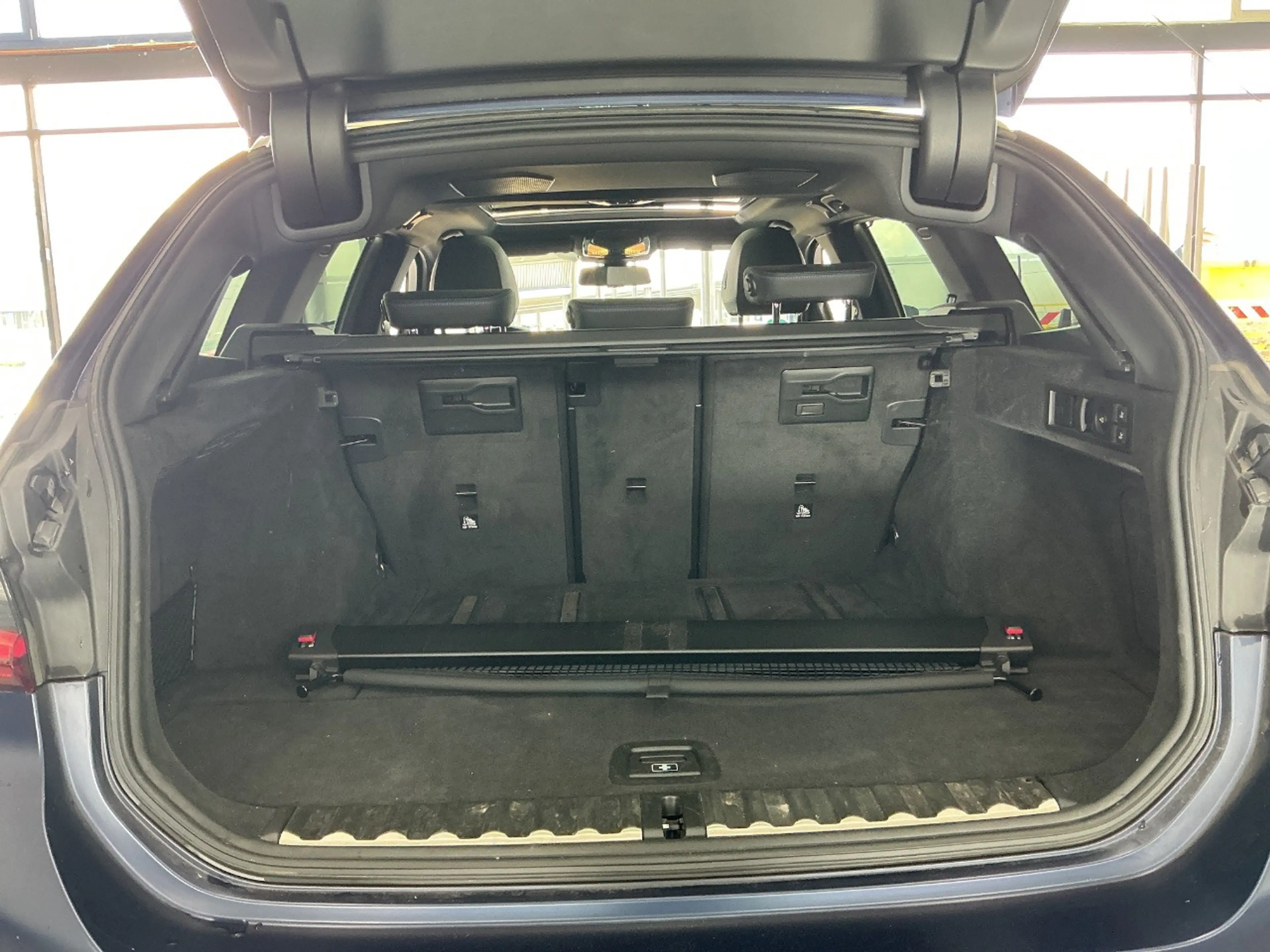 BMW 320 d xDrive M Sport PRO AHK/MMRY/PANO/HUD/360°/19" — photo 15