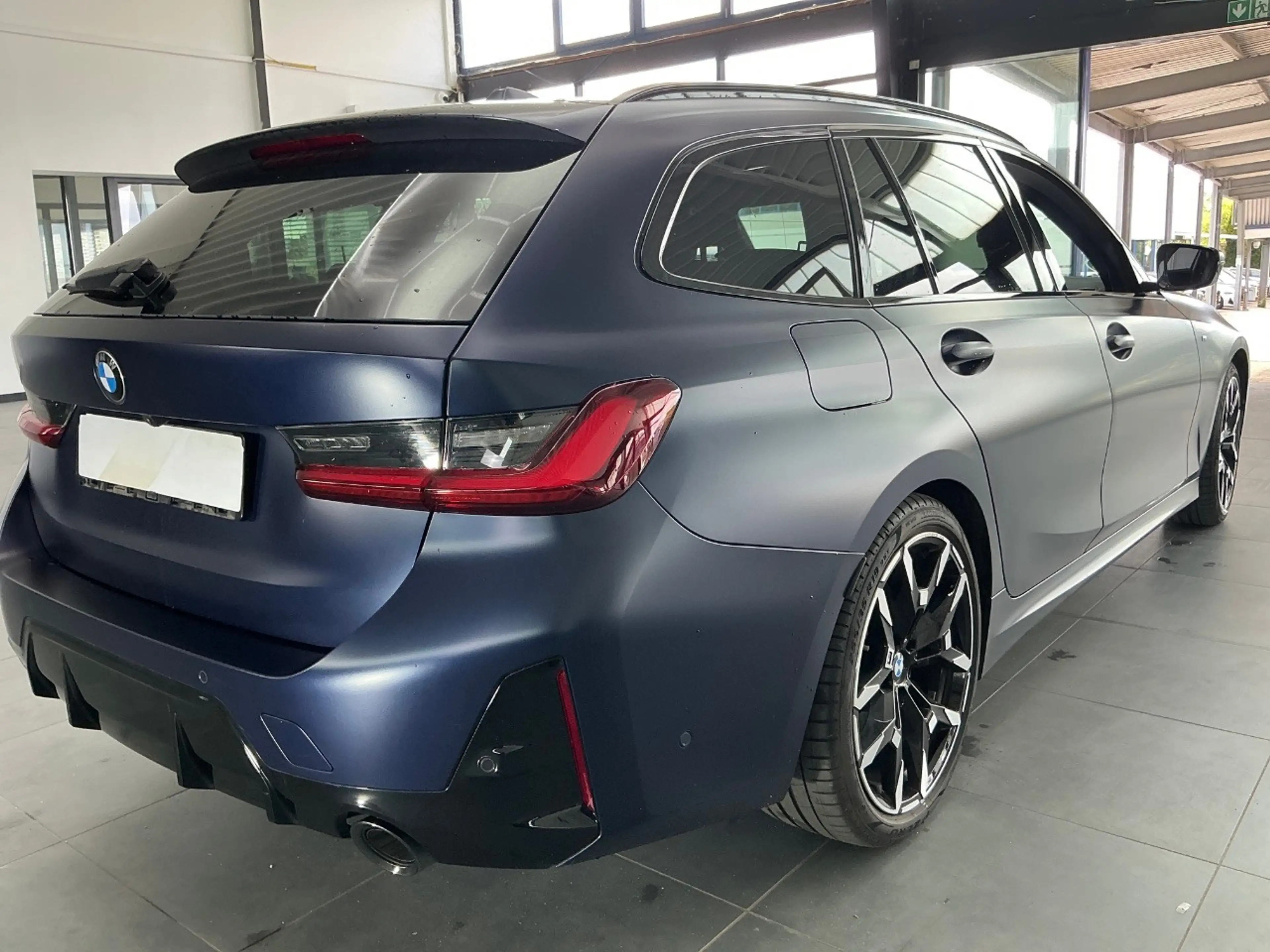 BMW 320 d xDrive M Sport PRO AHK/MMRY/PANO/HUD/360°/19" — photo 3