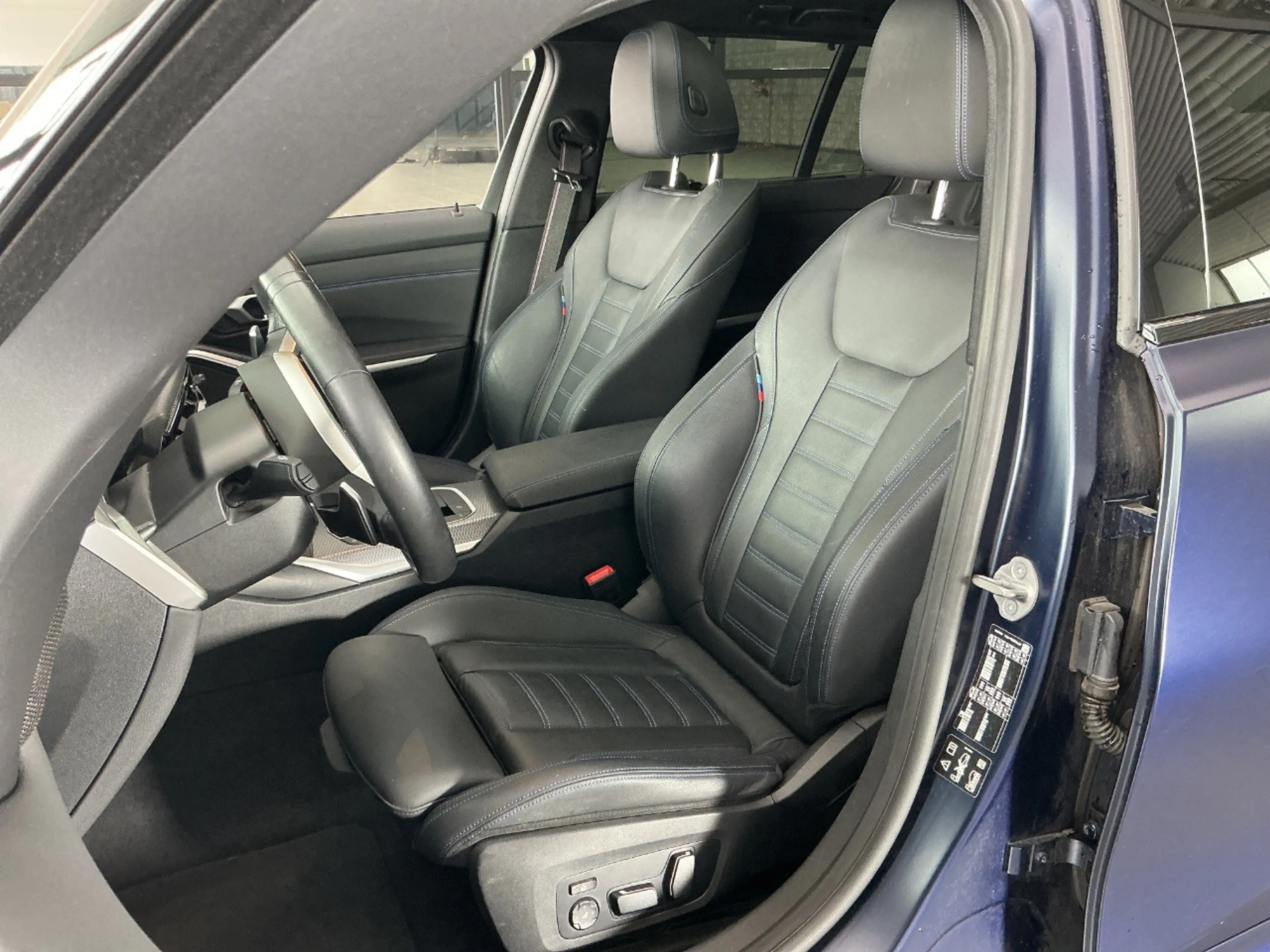 BMW 320 d xDrive M Sport PRO AHK/MMRY/PANO/HUD/360°/19" — photo 7