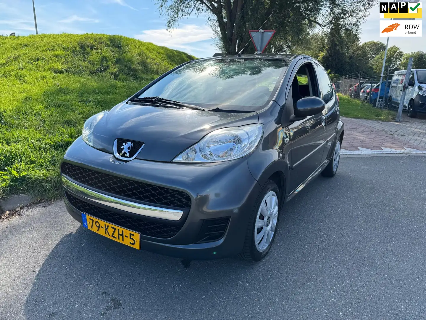 Peugeot 107 1.0-12V Sublime Airco, Elektrische ramen Grau - 1