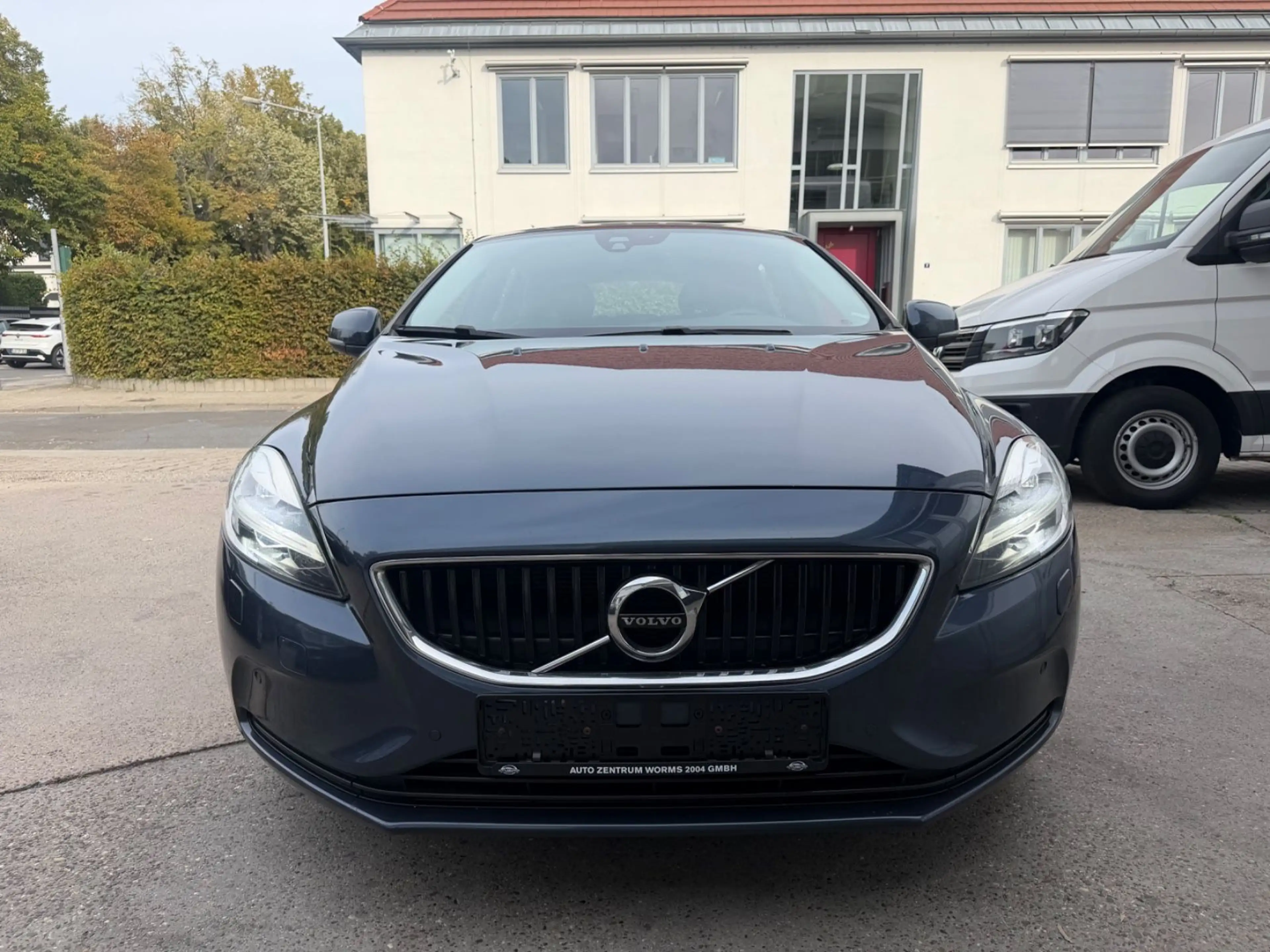 Volvo V40 D4*LED*Navi*R.Kamera*Scheckheft*190PS* — photo 2