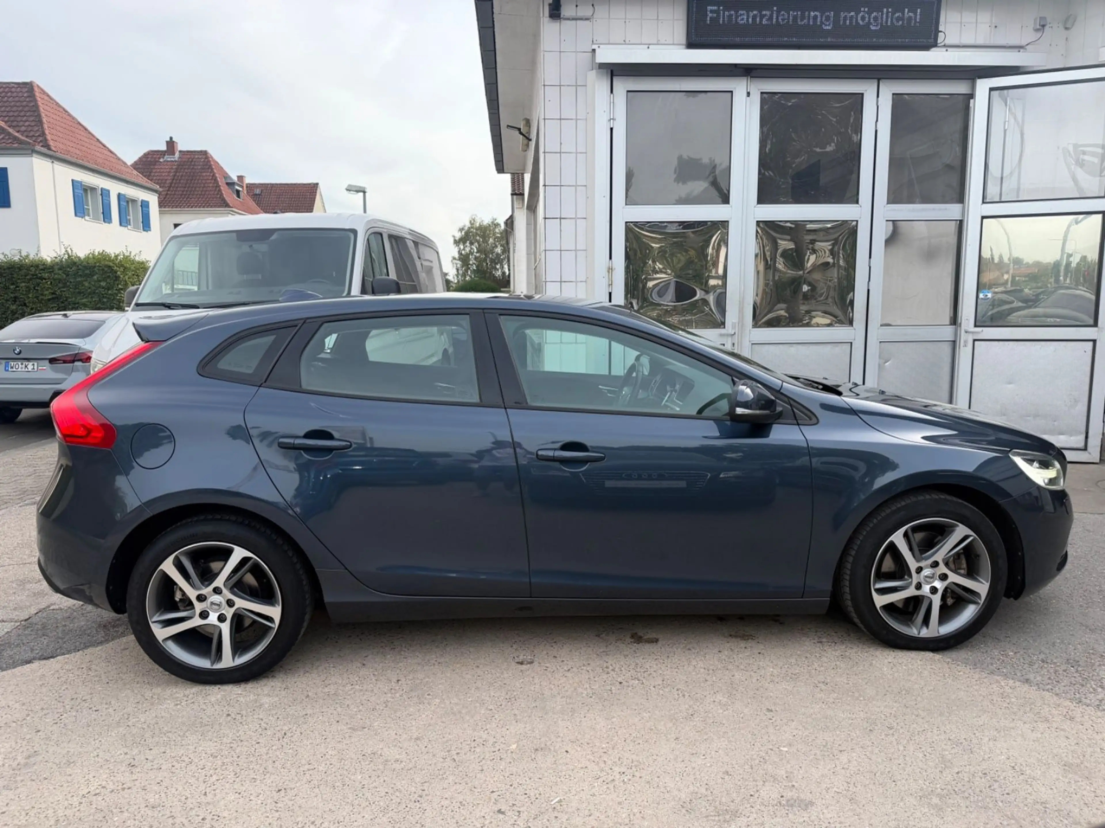 Volvo V40 D4*LED*Navi*R.Kamera*Scheckheft*190PS* — photo 4