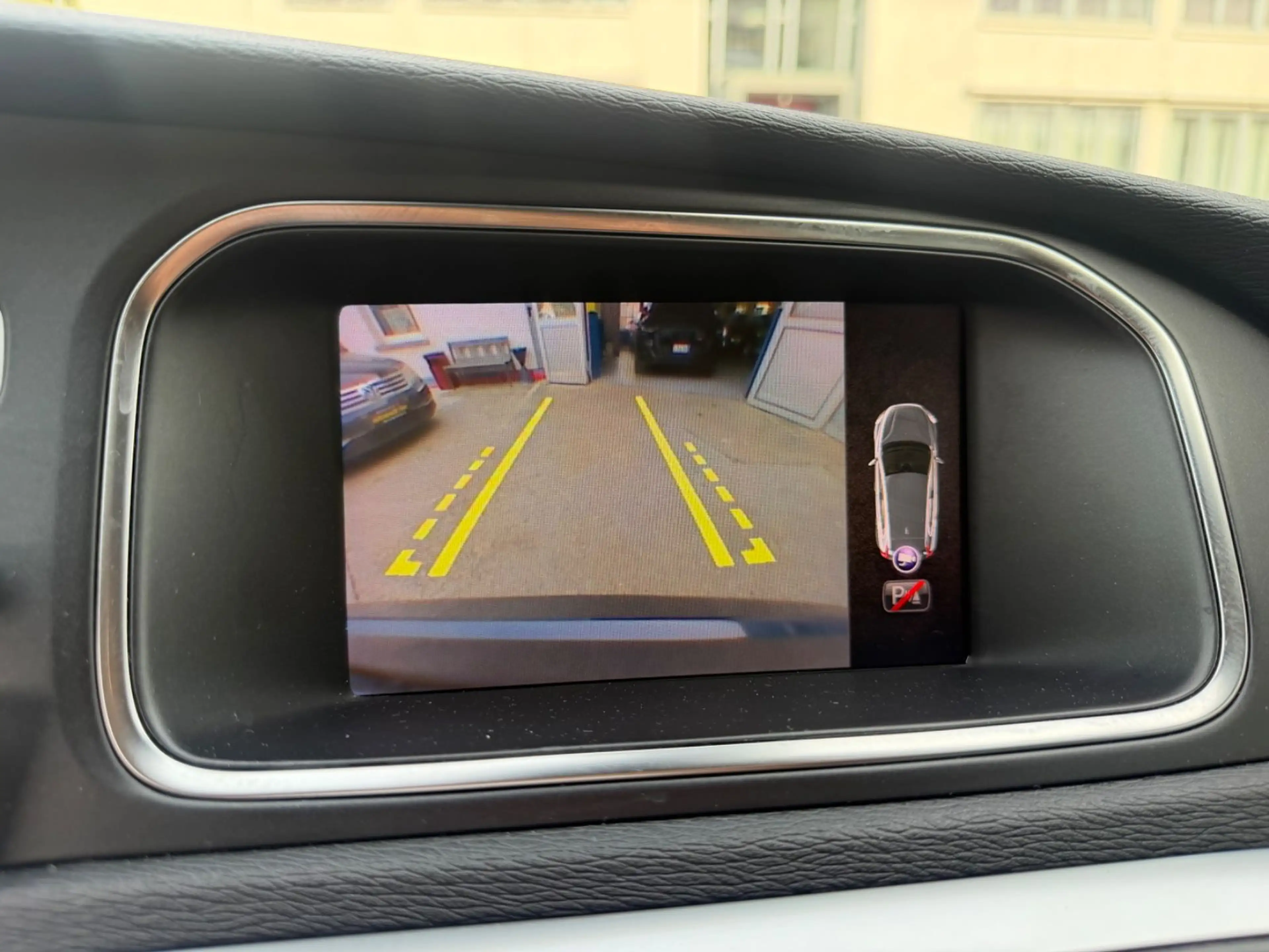 Volvo V40 D4*LED*Navi*R.Kamera*Scheckheft*190PS* — photo 11