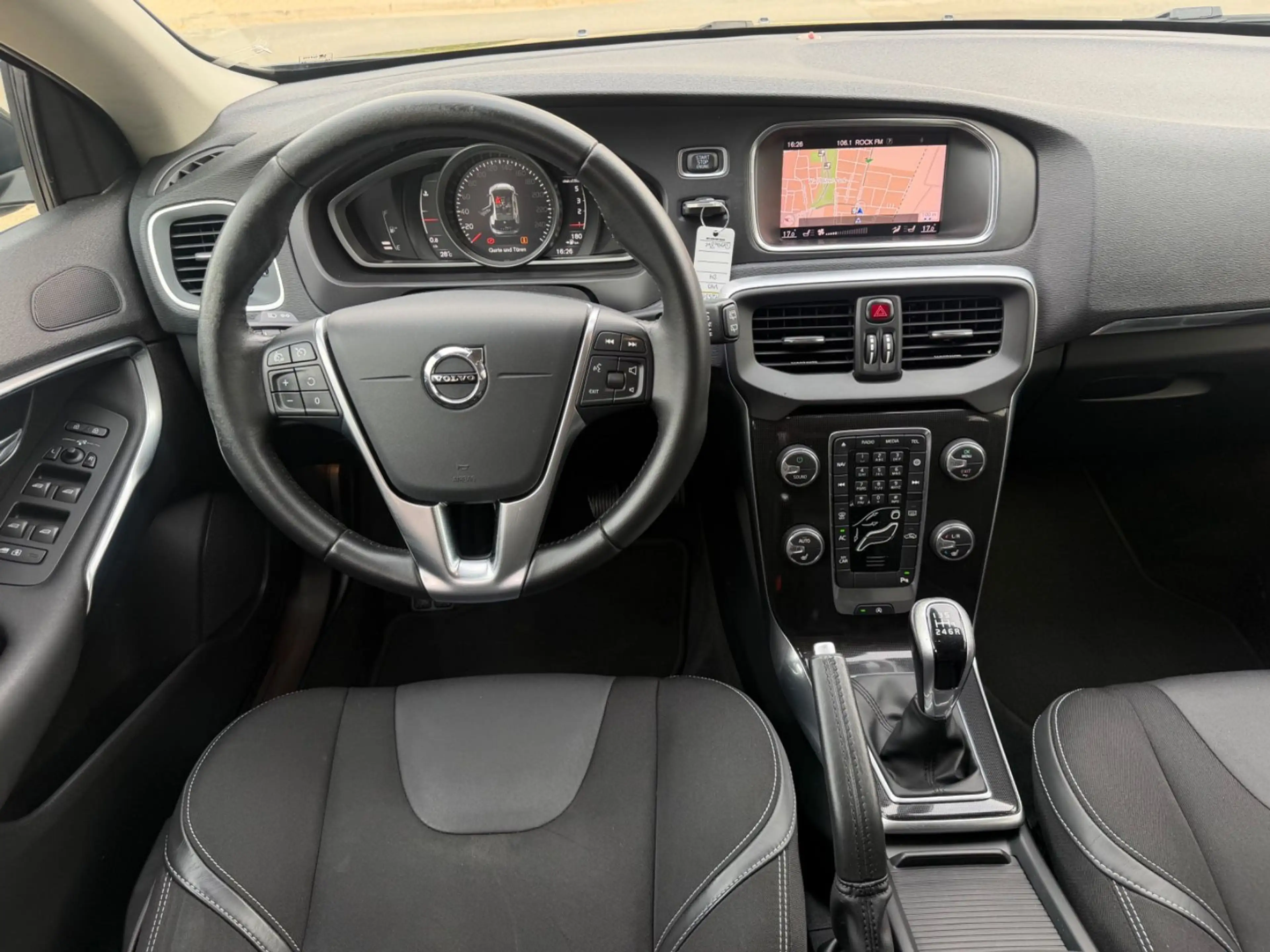 Volvo V40 D4*LED*Navi*R.Kamera*Scheckheft*190PS* — photo 10