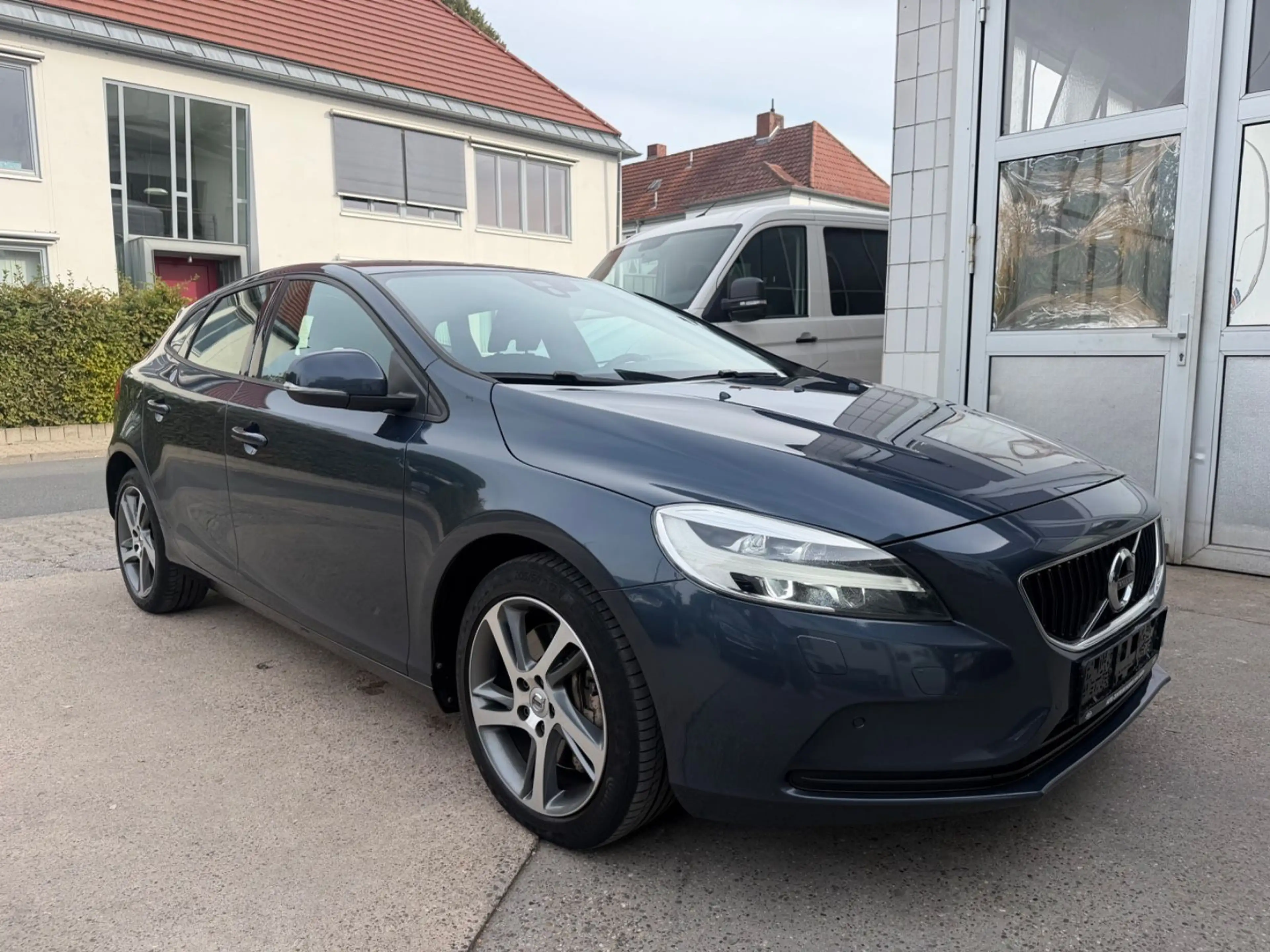 Volvo V40 D4*LED*Navi*R.Kamera*Scheckheft*190PS*