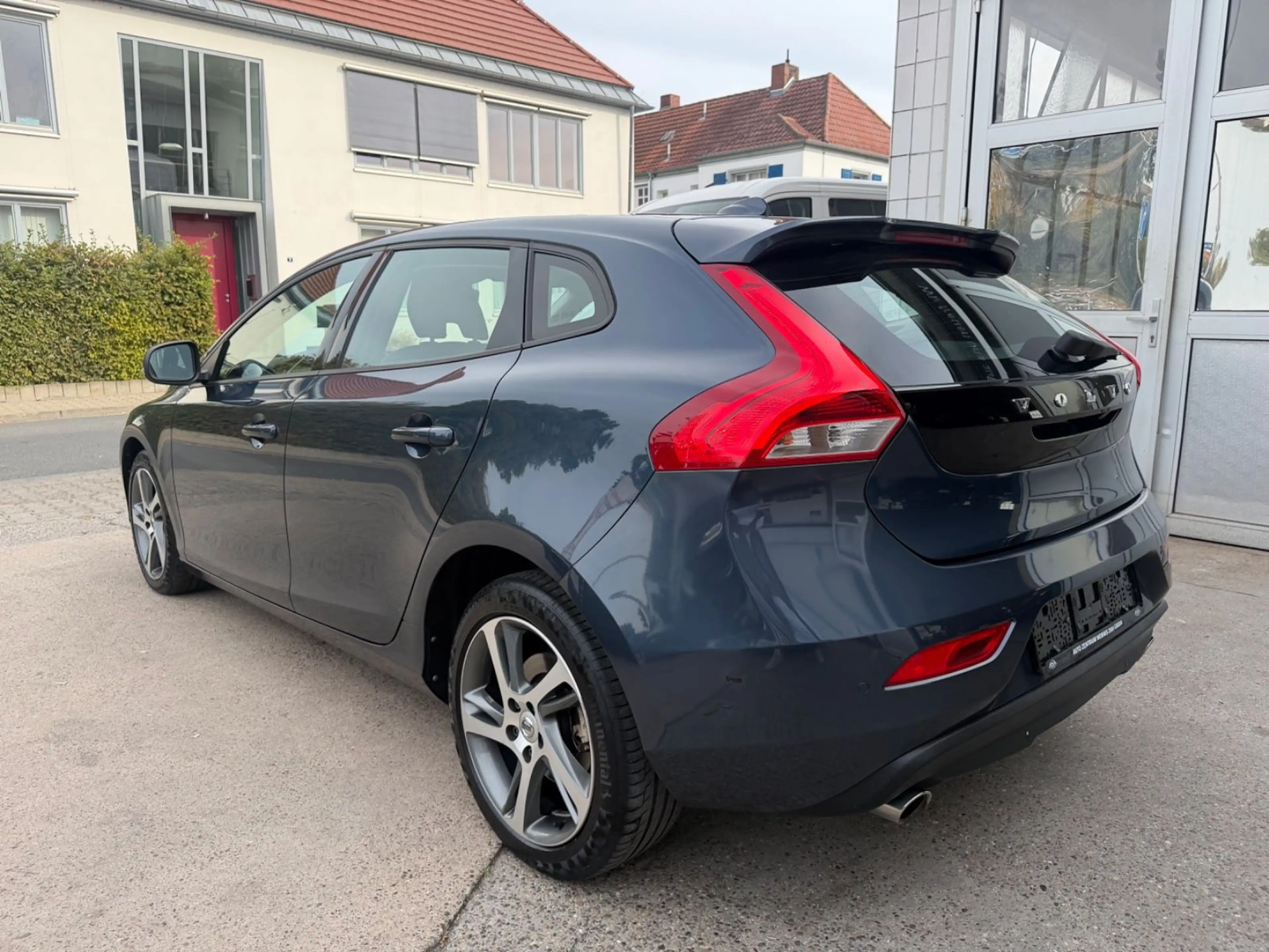Volvo V40 D4*LED*Navi*R.Kamera*Scheckheft*190PS* — photo 7