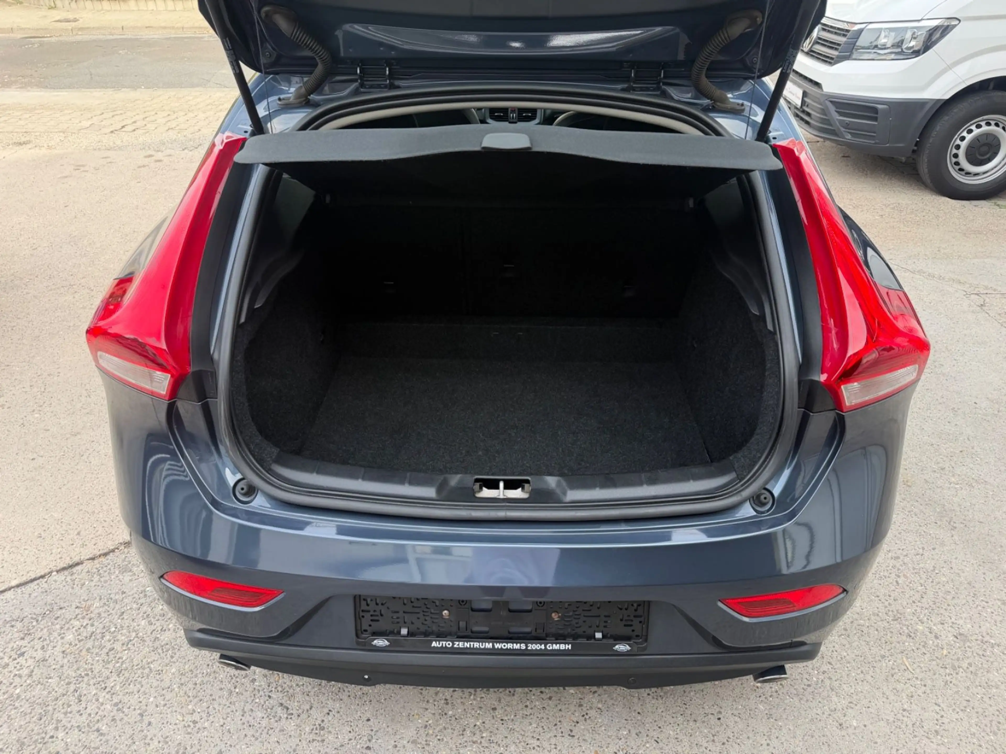 Volvo V40 D4*LED*Navi*R.Kamera*Scheckheft*190PS* — photo 8