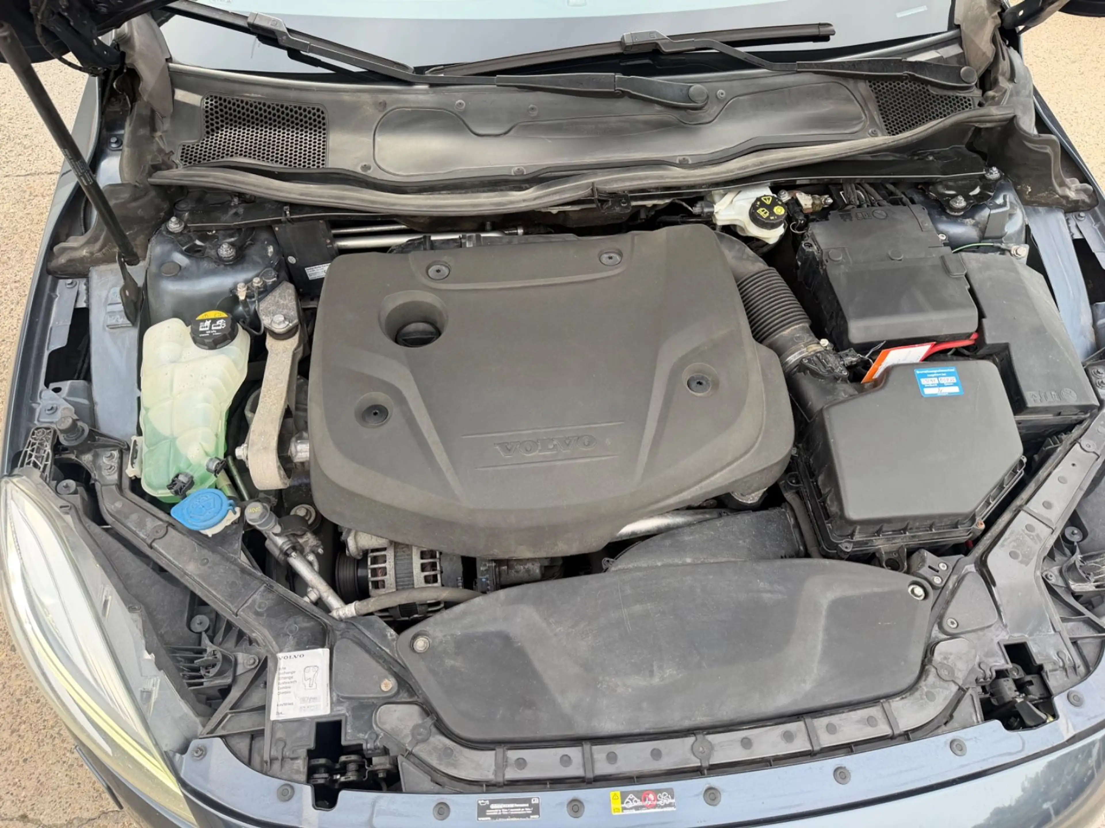 Volvo V40 D4*LED*Navi*R.Kamera*Scheckheft*190PS* — photo 14