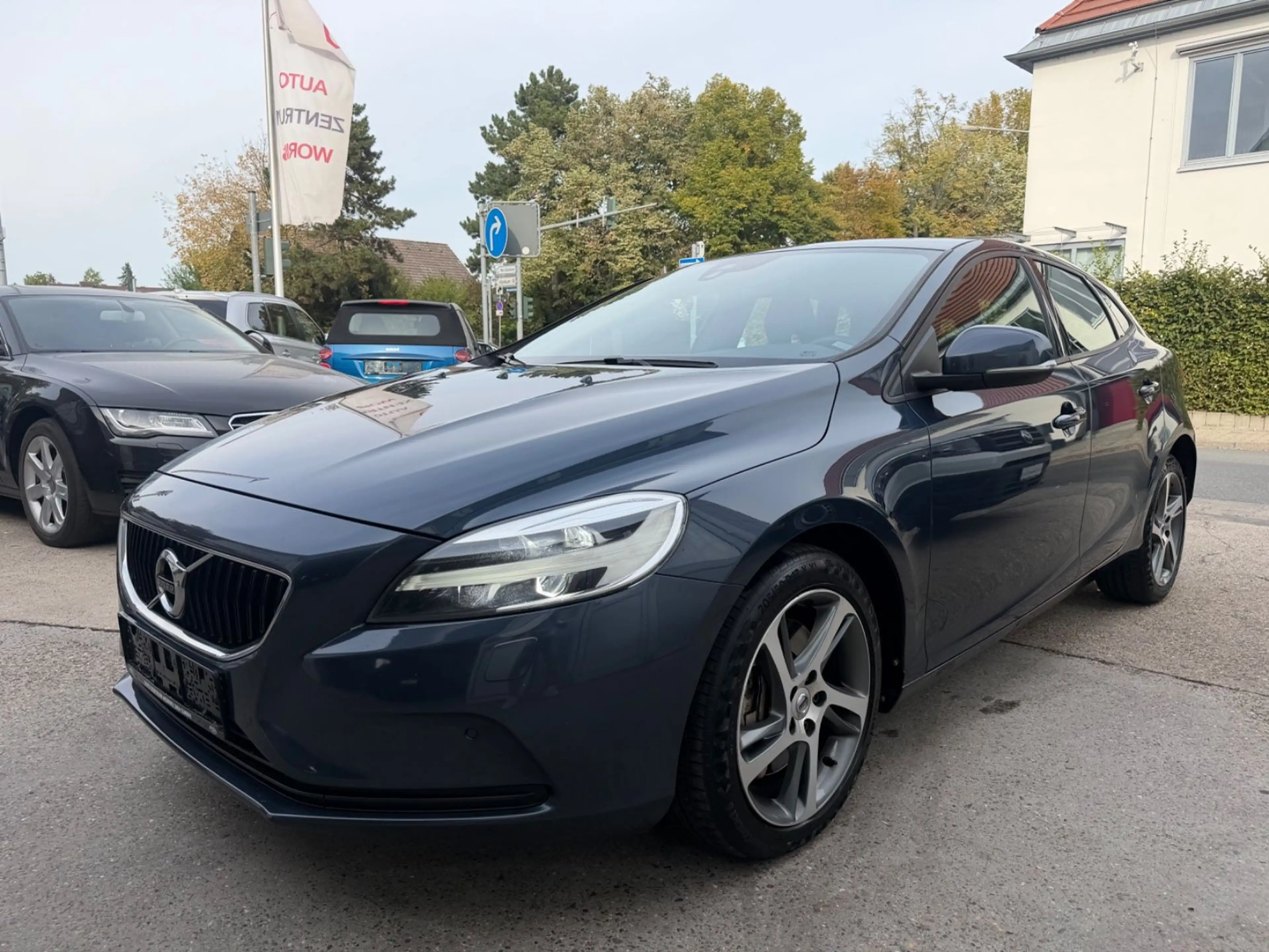 Volvo V40 D4*LED*Navi*R.Kamera*Scheckheft*190PS* — photo 3