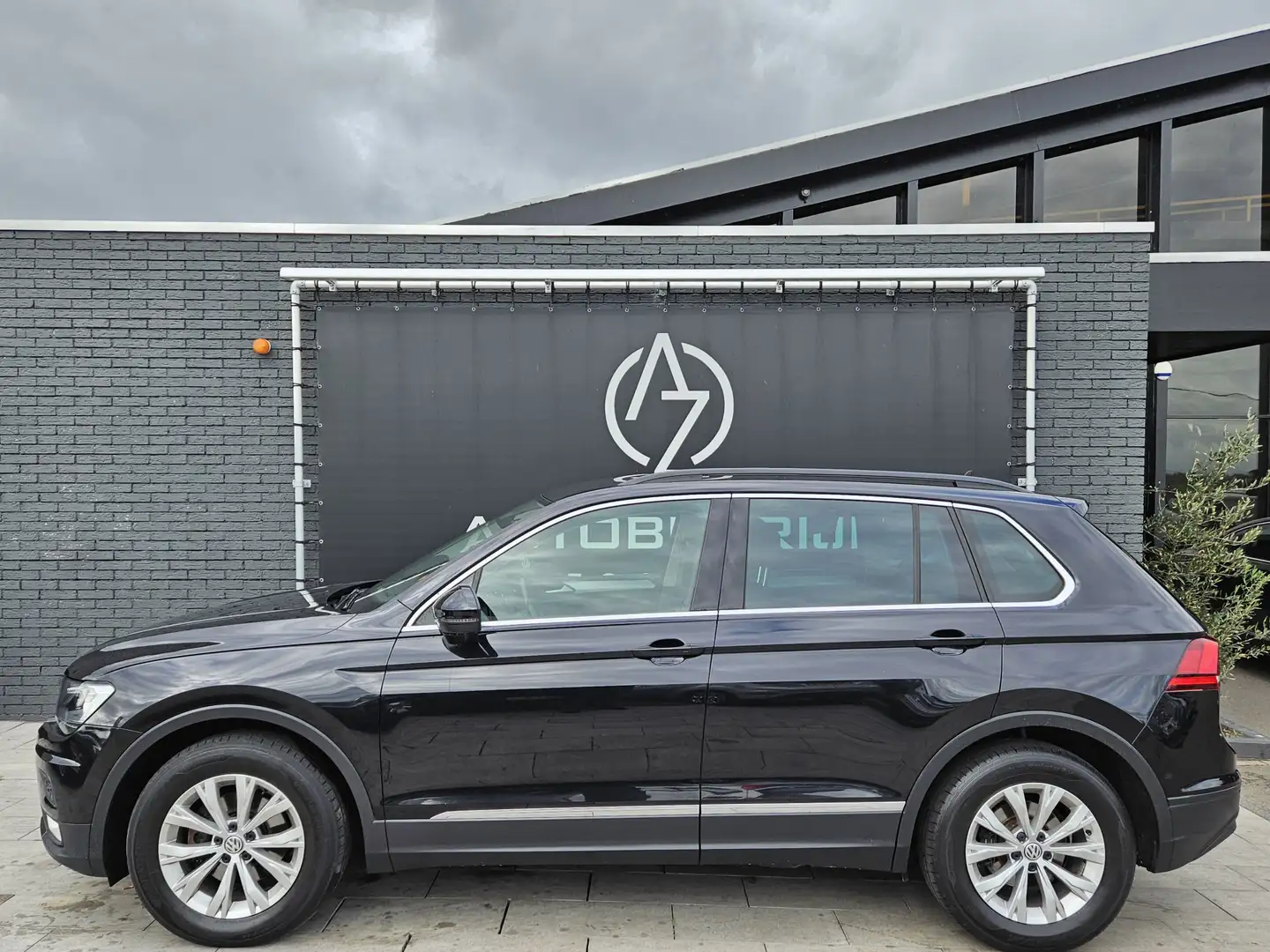 Volkswagen Tiguan 1.4 TSI ACT Comfortline Business Automaat ! Zwart - 1