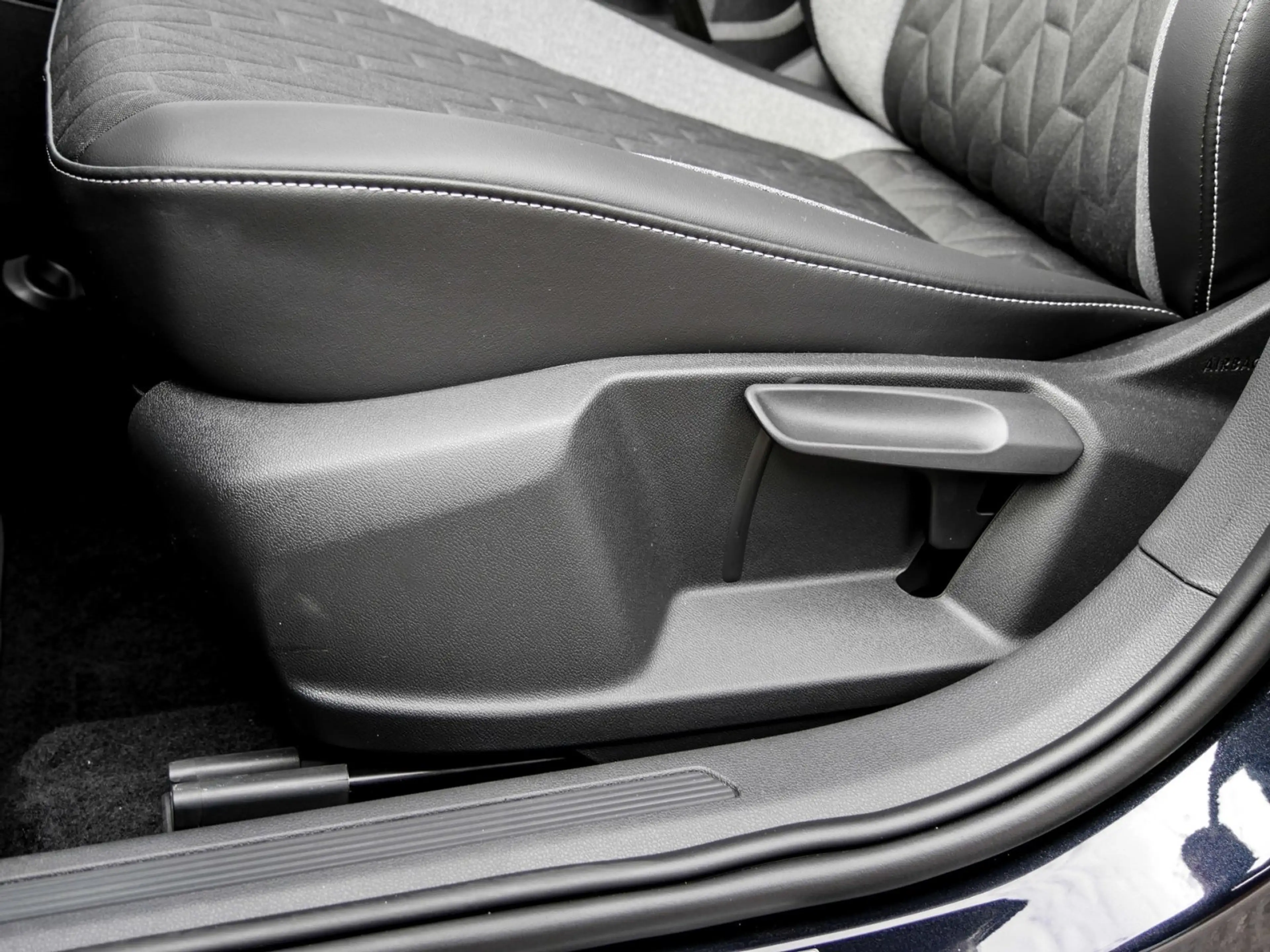 Volkswagen T-Cross ENERGY 1.0 TSI DSG LED Navi AHK TravelAss. Ganz... — photo 15