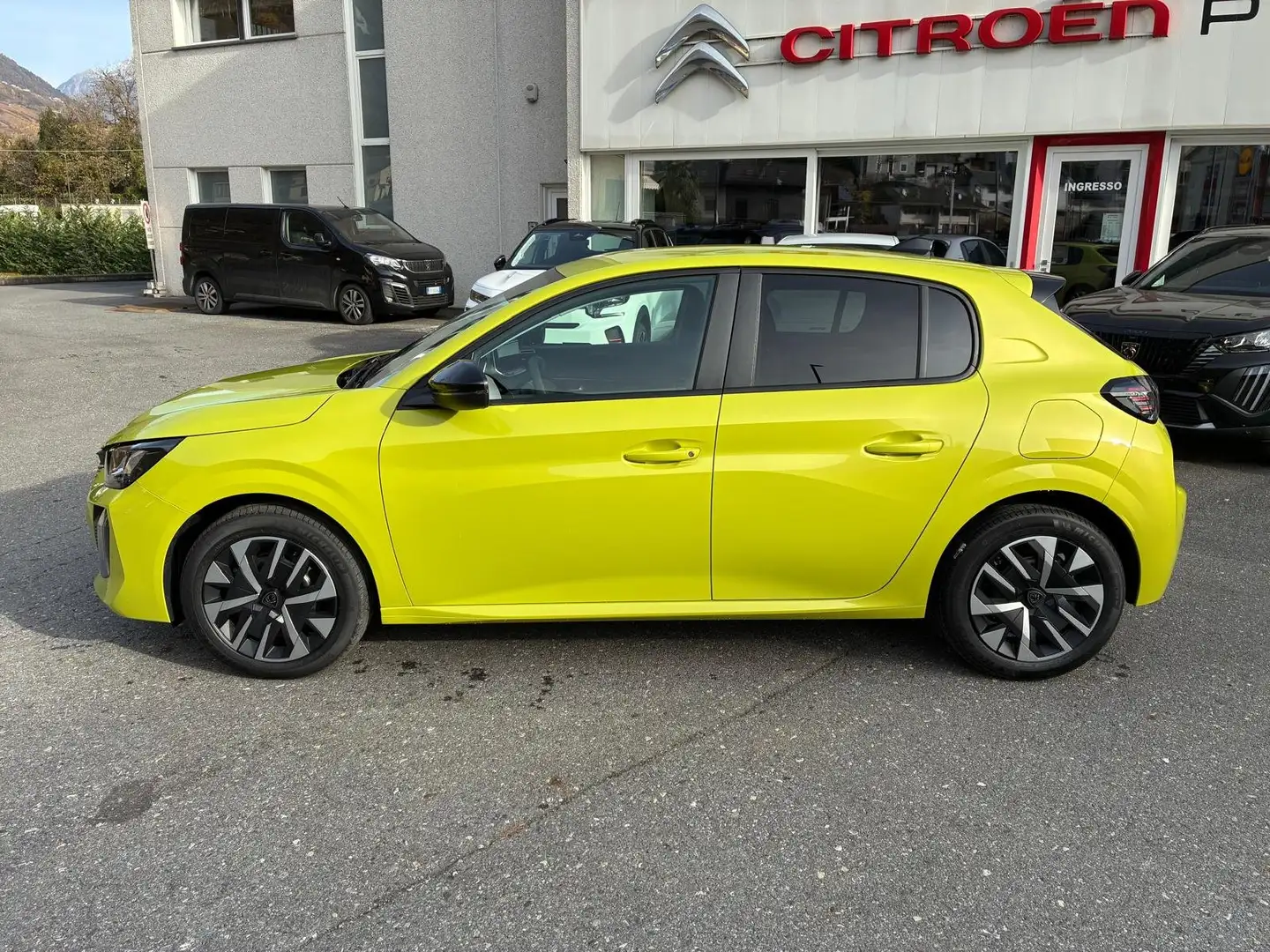 Peugeot 208 208 II 2023 1.2 puretech Business s Giallo - 2