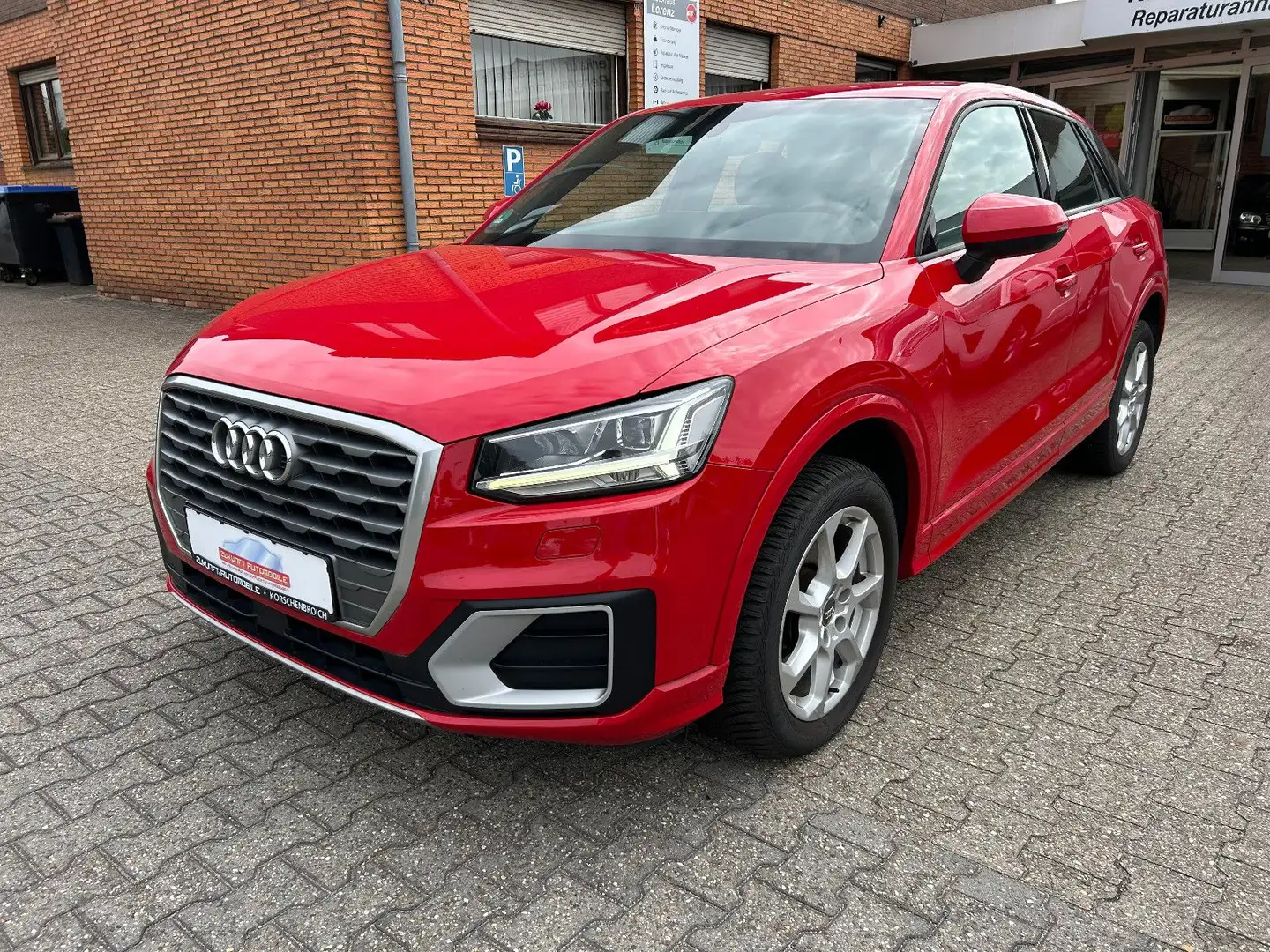 Audi Q2 design/digitales Tacho/ Rot - 2