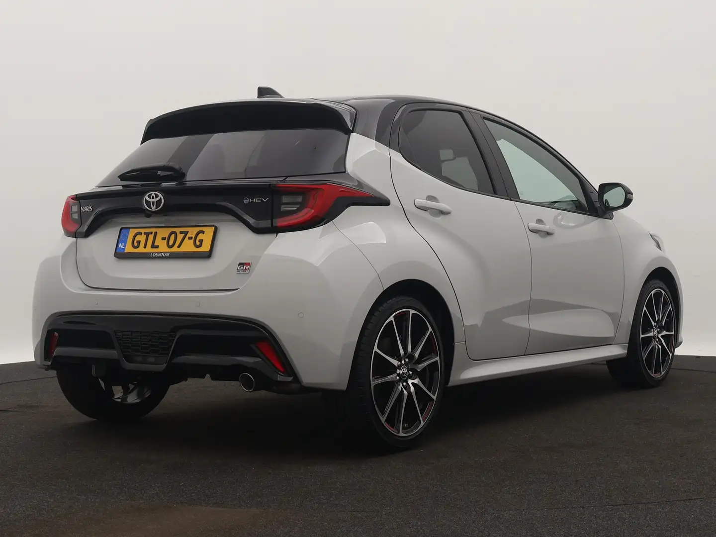 Toyota Yaris 1.5 Hybrid 130 GR Sport | Premium Pack | JBL | Sto Grijs - 2