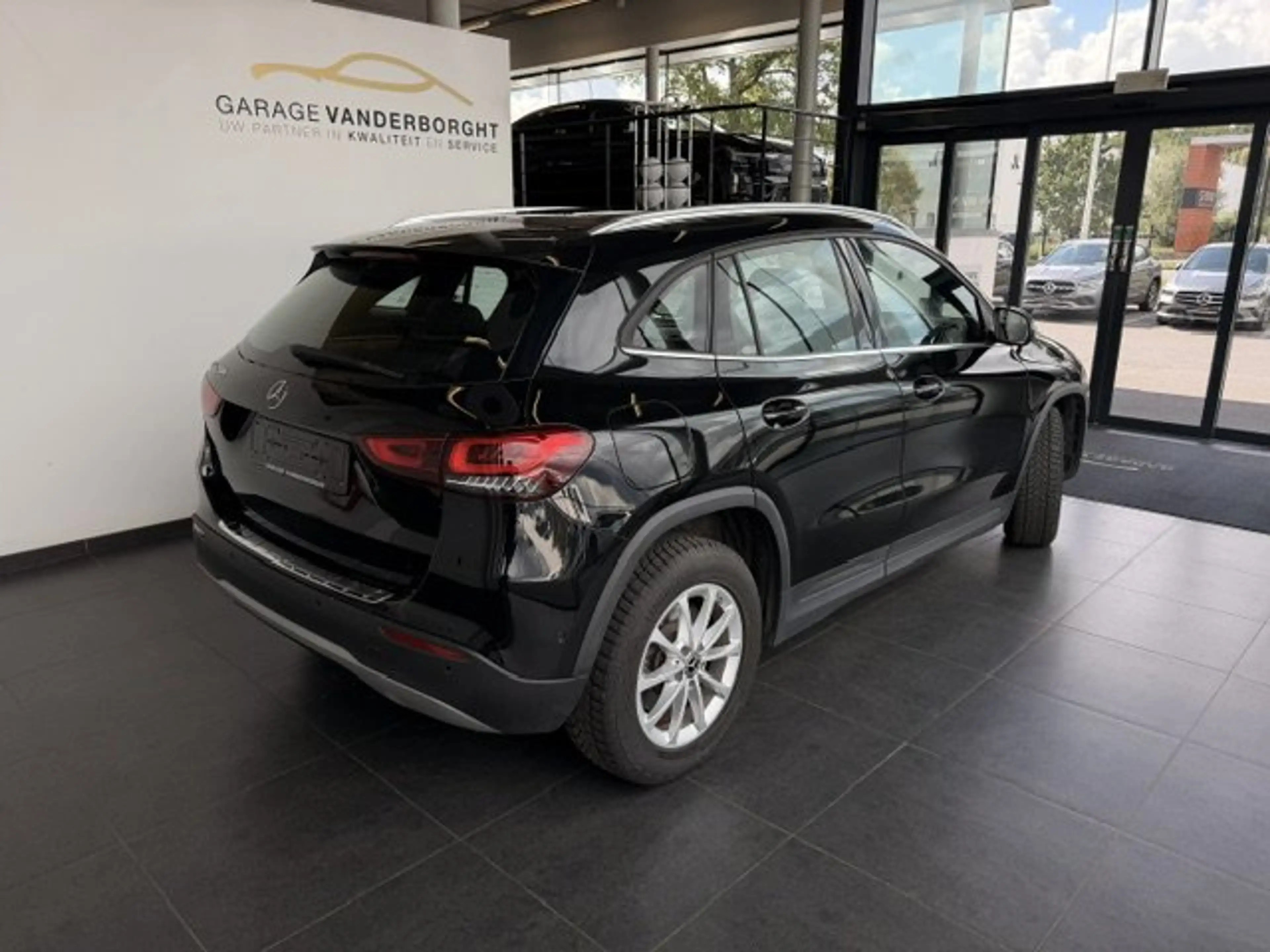 Mercedes-Benz GLA 250 250e PLUG-IN HYBRID AUTOMAAT PANO OPEN DAK — photo 4
