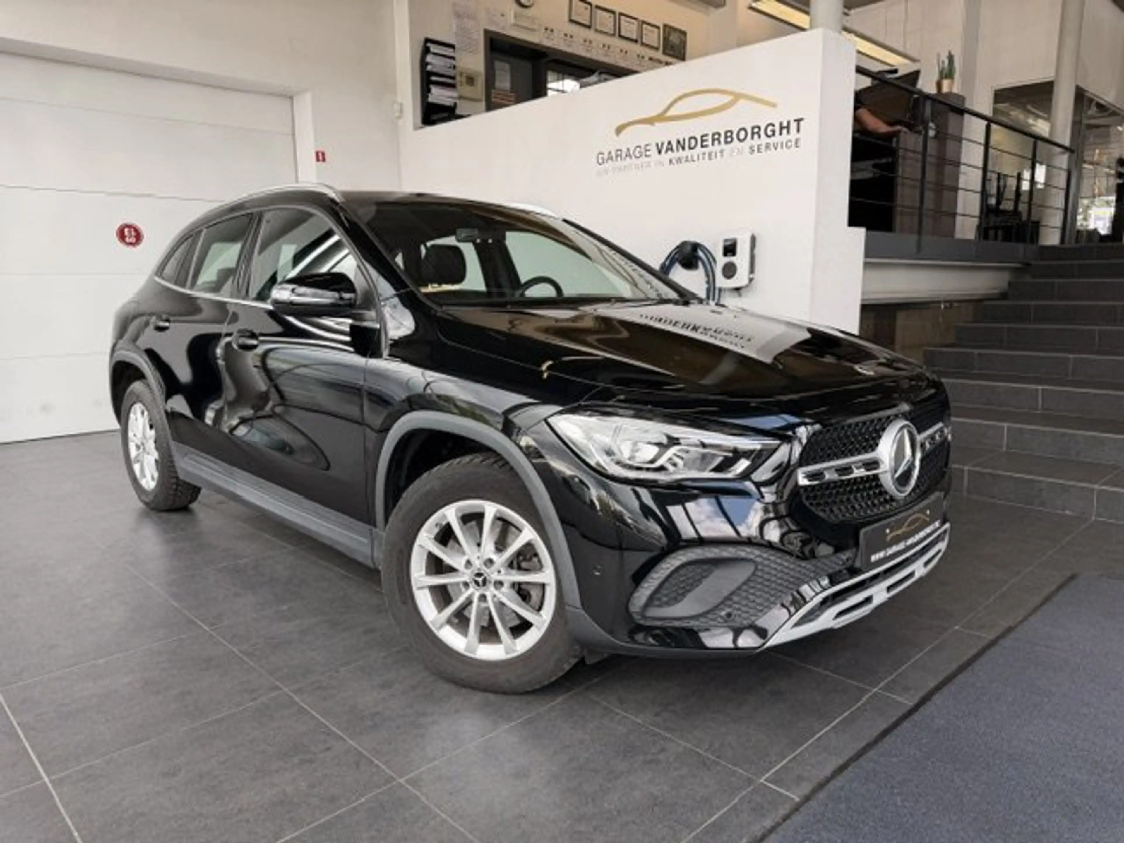 Mercedes-Benz GLA 250 250e PLUG-IN HYBRID AUTOMAAT PANO OPEN DAK