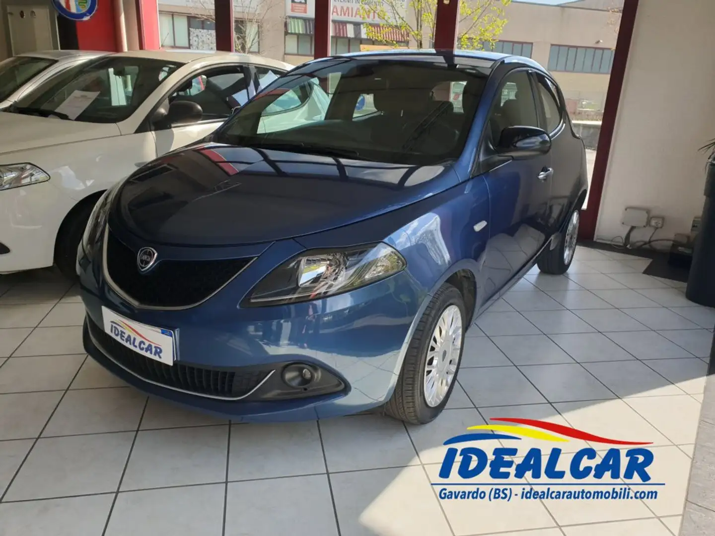 Lancia Ypsilon Ypsilon 1.0 Firefly Hybrid Gold Azul - 1