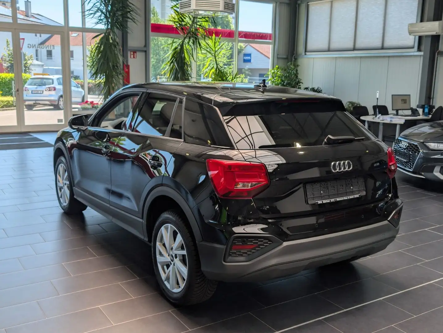 Audi Q2 35 TFSI S tronic Navi Kamera PDC 1. Hand Schwarz - 2