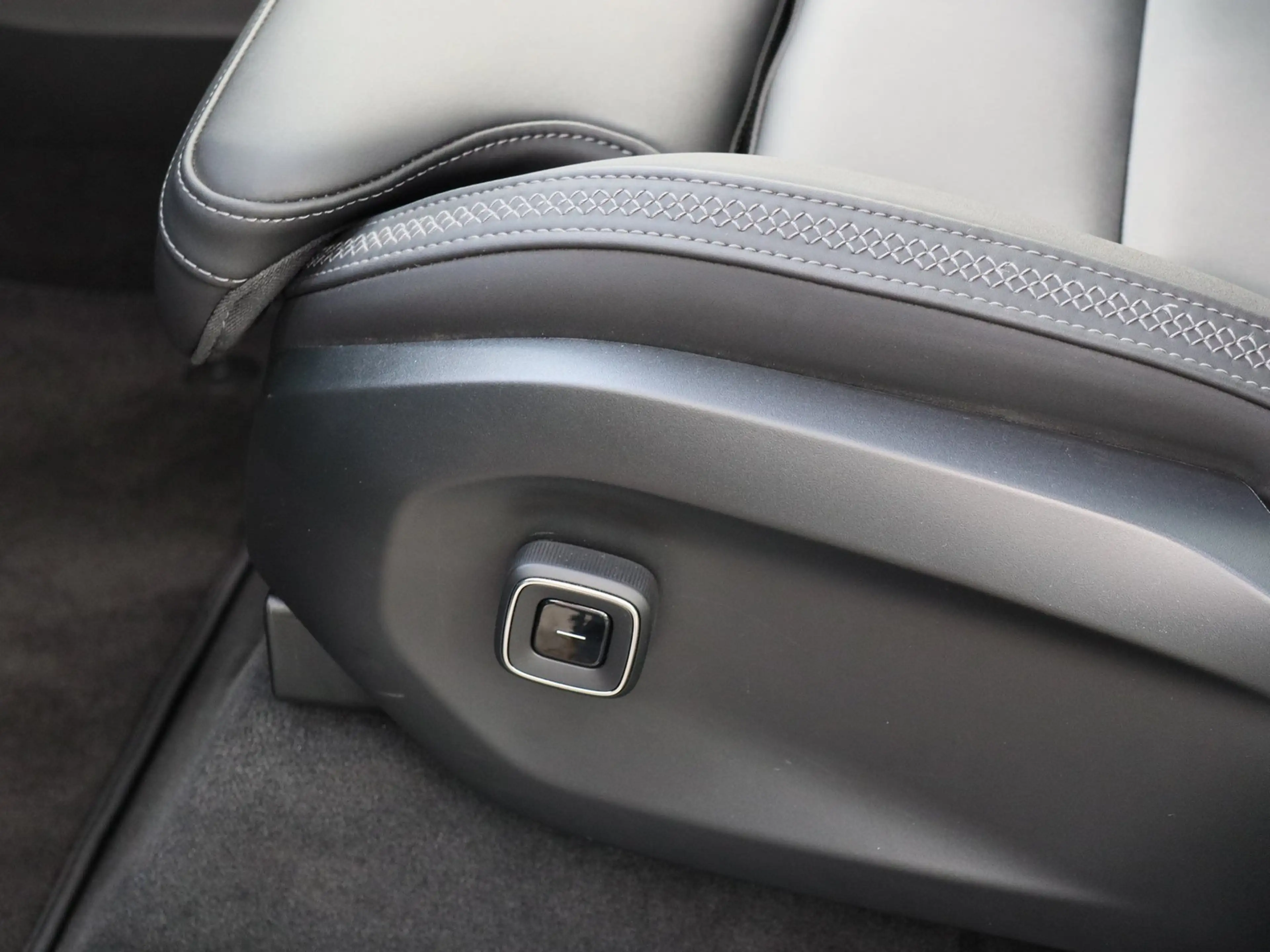 Volvo EX90 Twin Engine AWD PLUS NP:104.260,-//PILOT-ASSIST... — photo 13